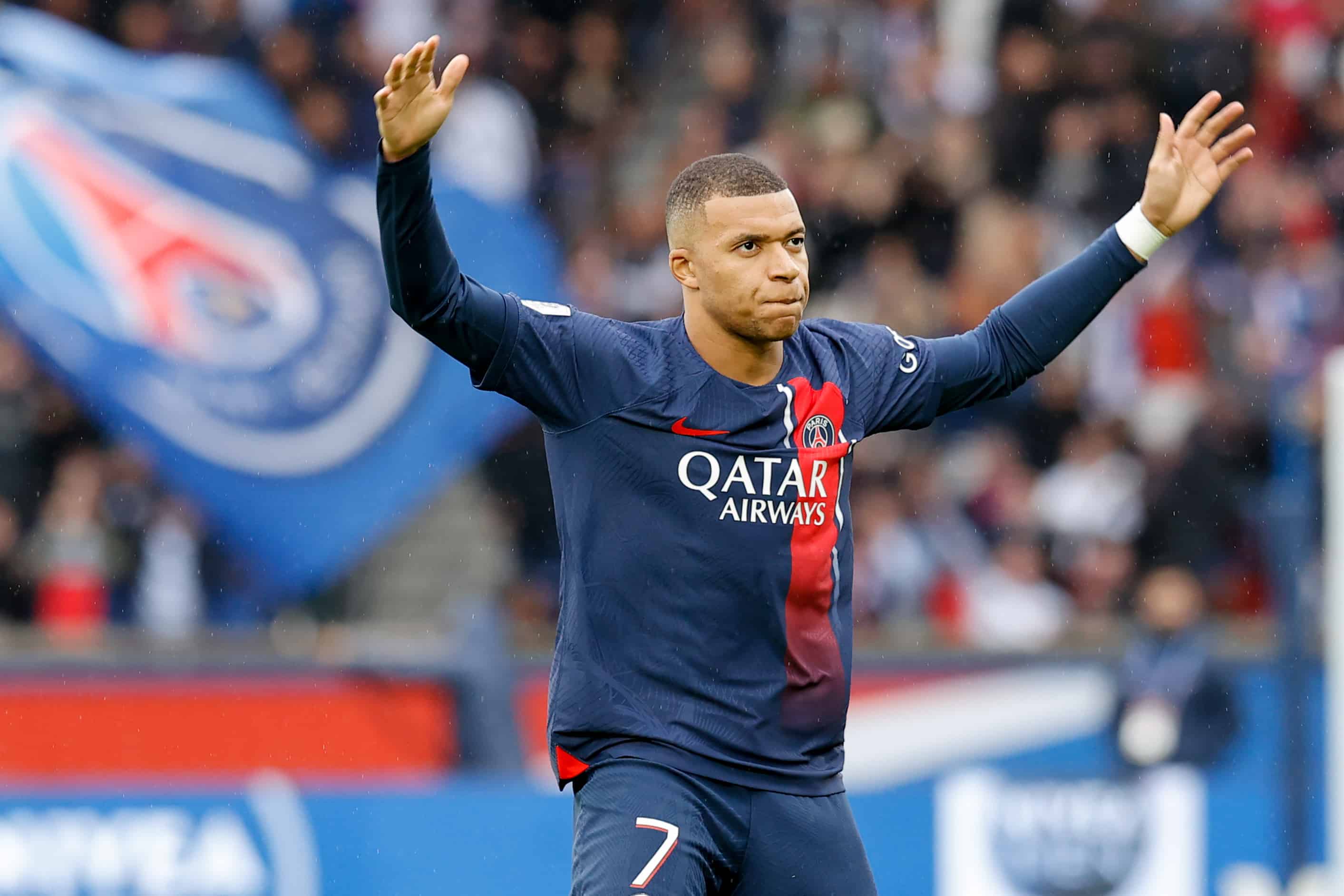 Mbapp&eacute; desequilibra no &ldquo;mist&atilde;o&rdquo; do PSG e devolve clube &agrave; lideran&ccedil;a da Ligue 1