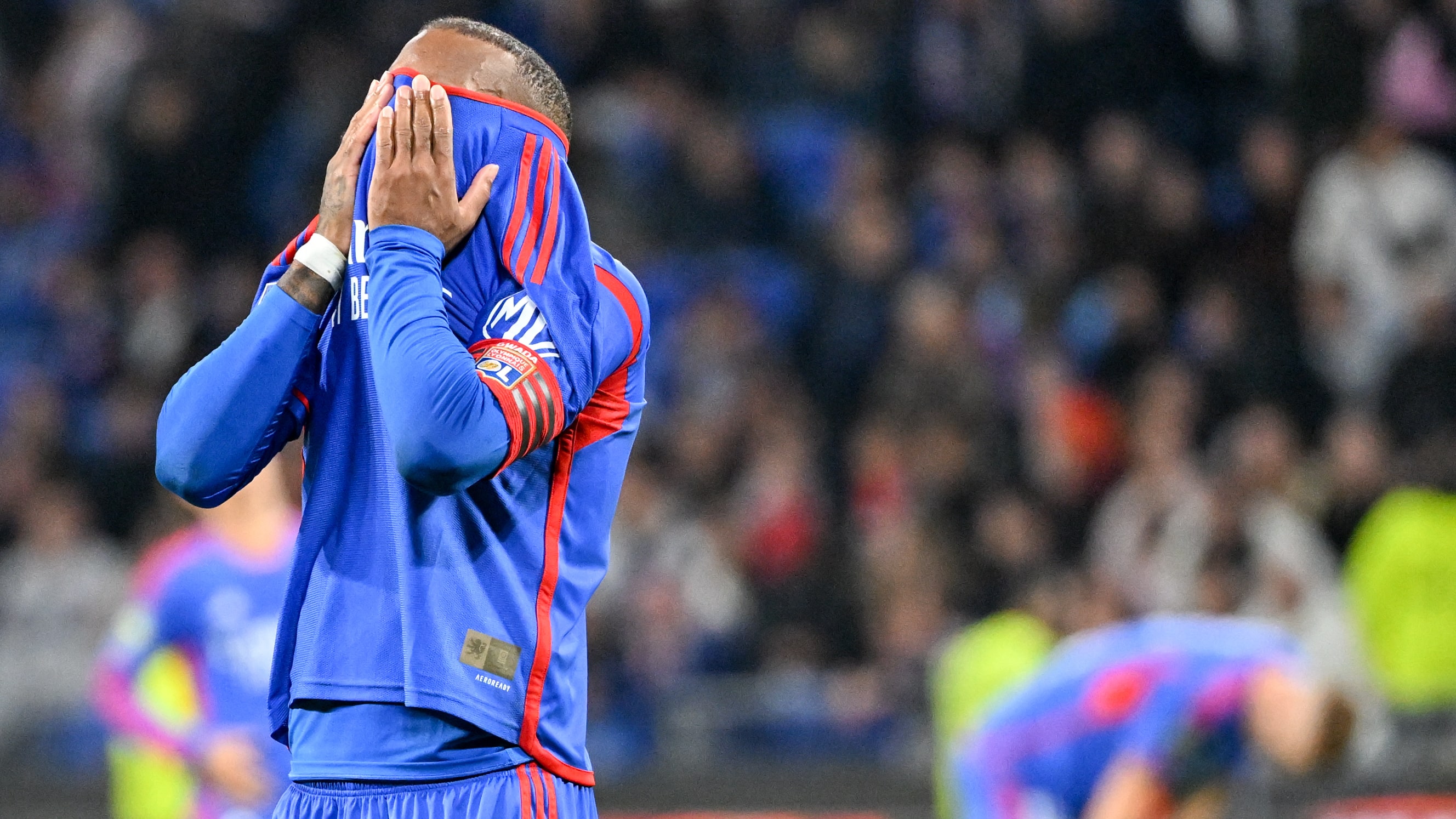 A crise do Lyon segue a todo vapor: nem do lanterna em casa deu para ganhar