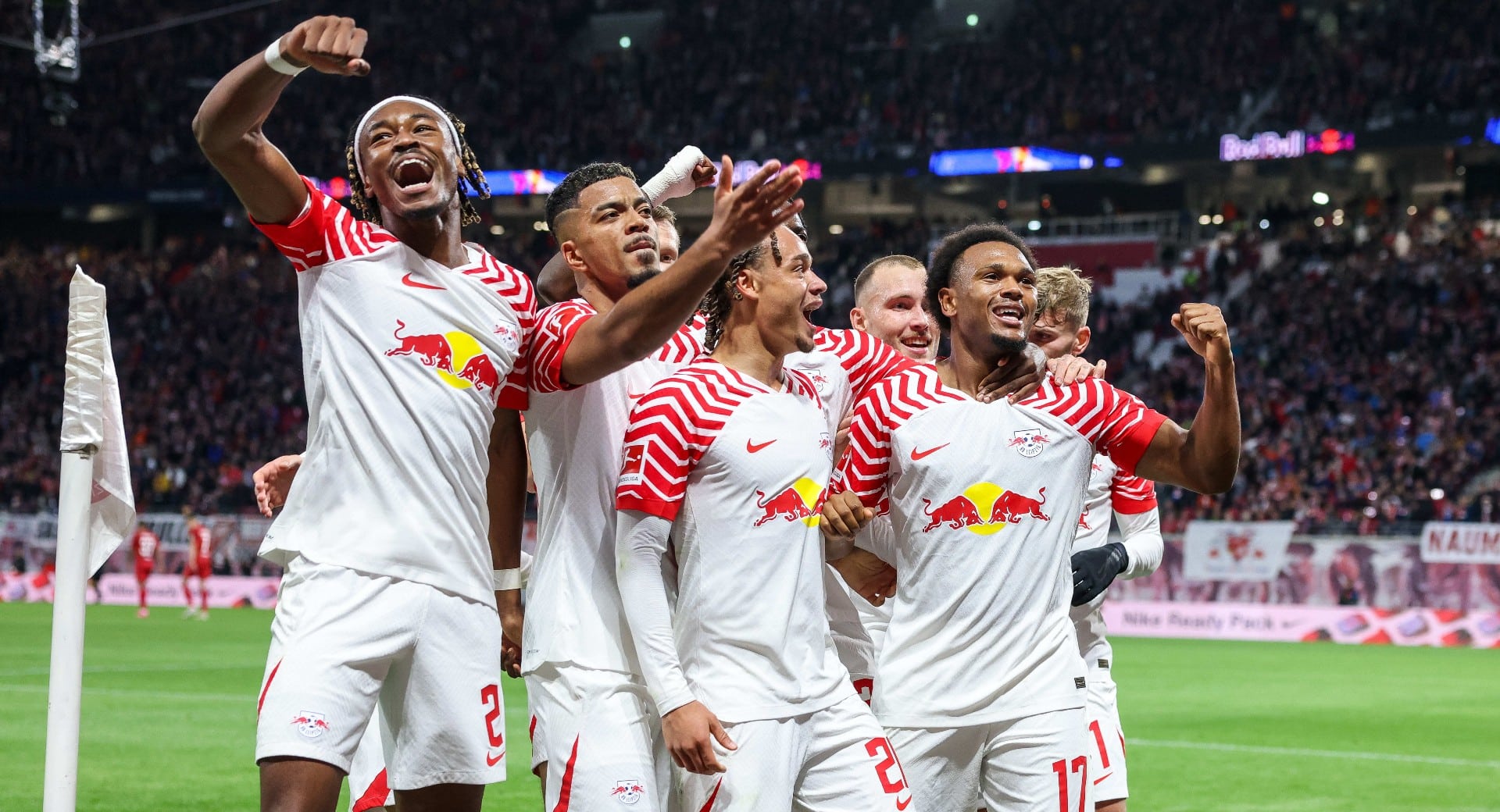 Com Openda e Xavi Simons cada vez mais aclimatados, o Leipzig meteu seis no Col&ocirc;nia