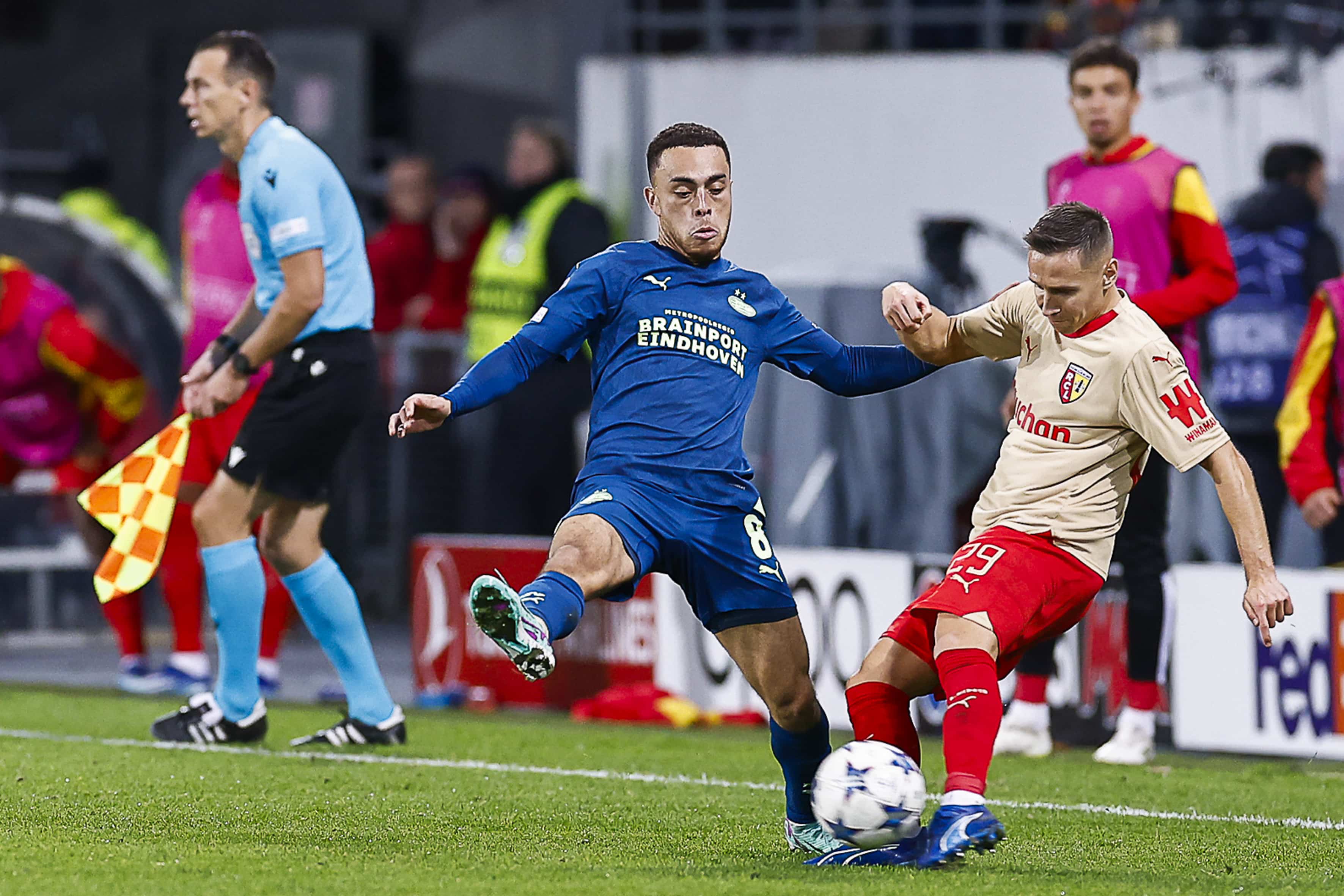 Guerreiro, Lens busca empate contra o PSV e mant&eacute;m sonho de oitavas na Champions