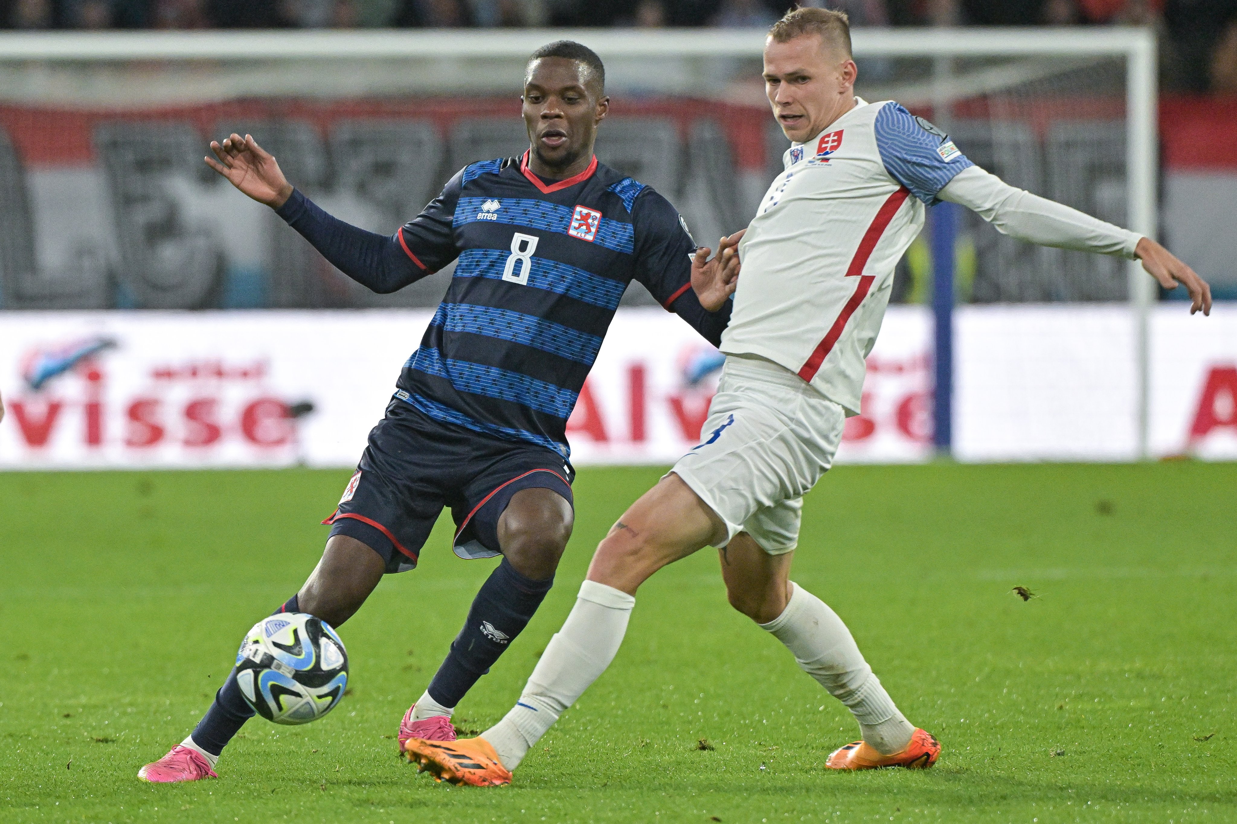 Quem n&atilde;o faz, leva: Eslov&aacute;quia castiga Luxemburgo e fica bem perto da Eurocopa