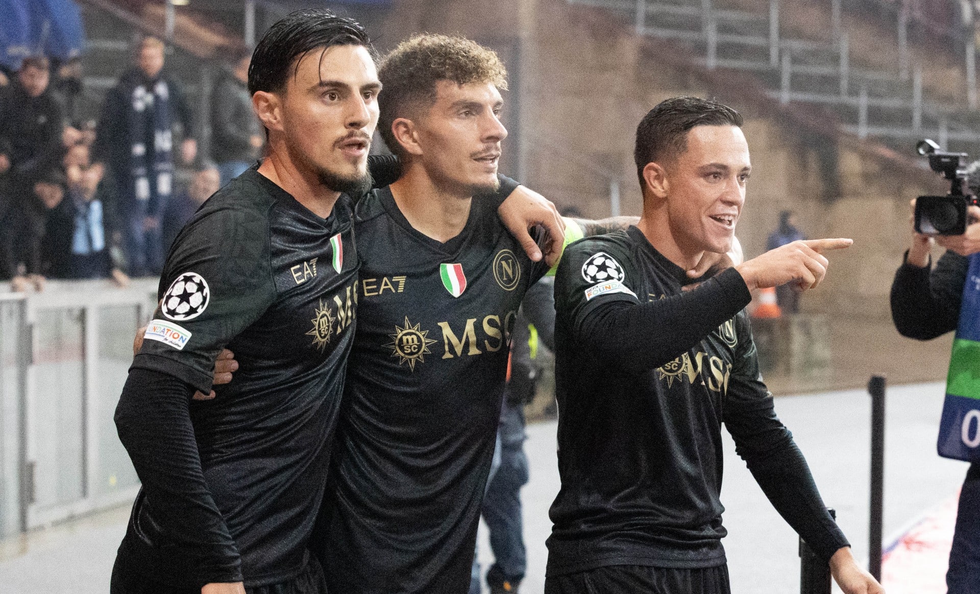 Num jogo arrastado, Kvara foi o diferencial para o triunfo do Napoli em Berlim