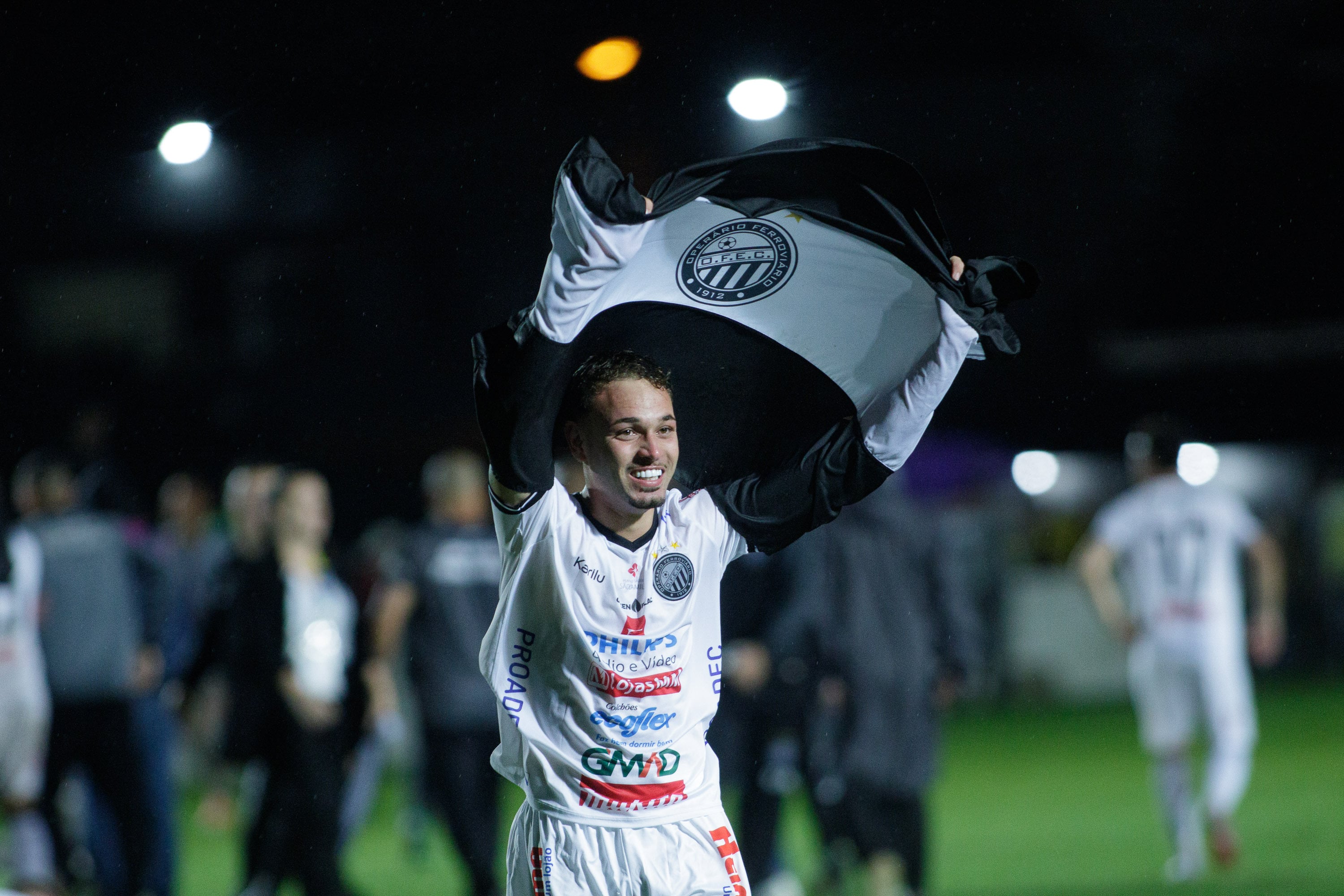 Oper&aacute;rio de Ponta Grossa arranca sonho do S&atilde;o Bernardo no fim e retorna &agrave; S&eacute;rie B