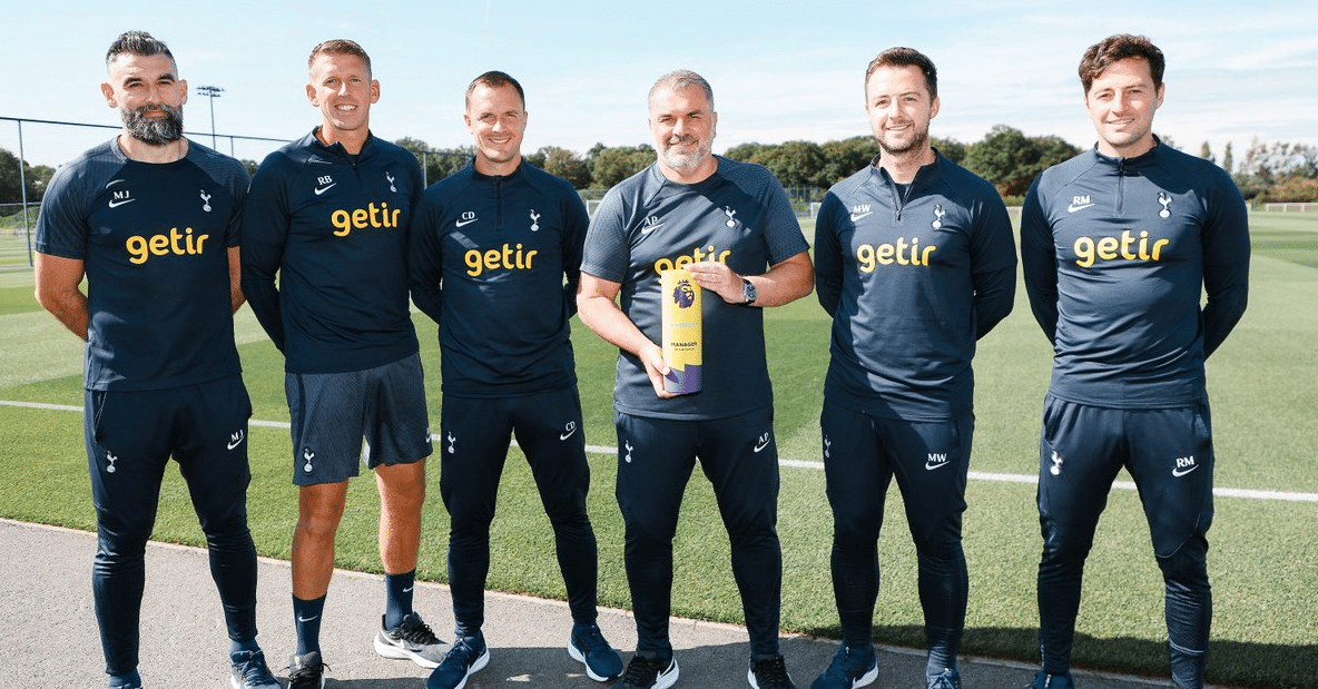 Os m&eacute;ritos de Postecoglou ao j&aacute; ganhar o segundo pr&ecirc;mio seguido de Treinador do M&ecirc;s