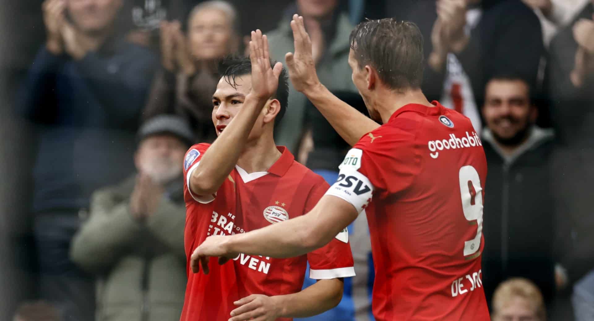 O inclemente PSV destro&ccedil;a o Ajax de virada e deixa o rival, acredite, na lanterninha