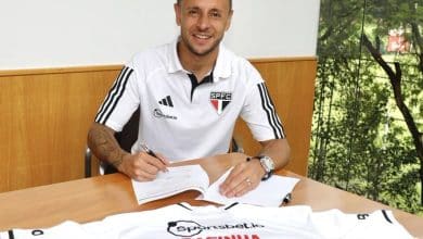 Rafinha renova com S&atilde;o Paulo at&eacute; 2024 para se firmar como &iacute;dolo no time do cora&ccedil;&atilde;o