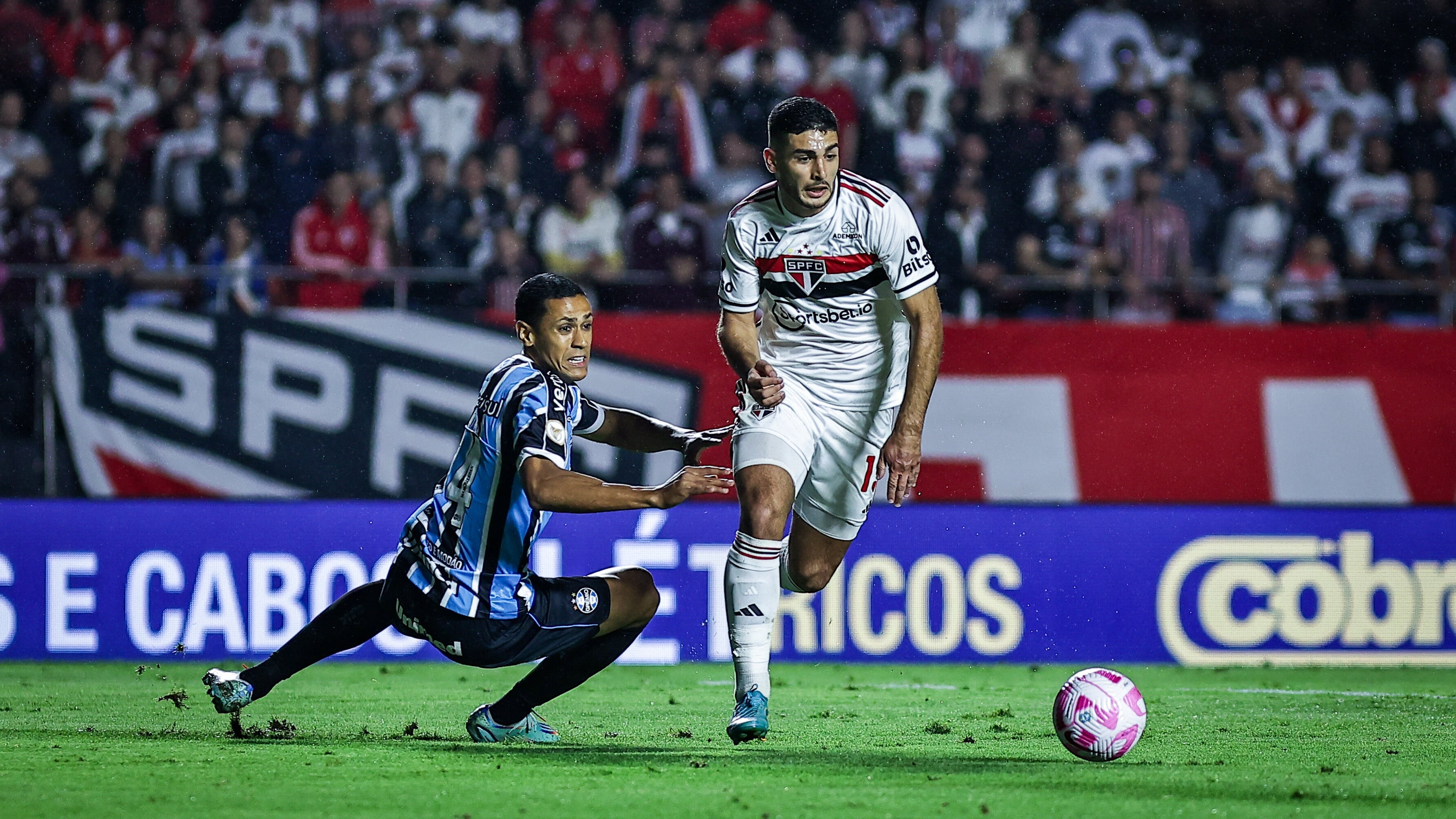 &lsquo;James da Col&ocirc;mbia&rsquo; aparece e S&atilde;o Paulo vence um Gr&ecirc;mio inofensivo e confuso no Morumbi