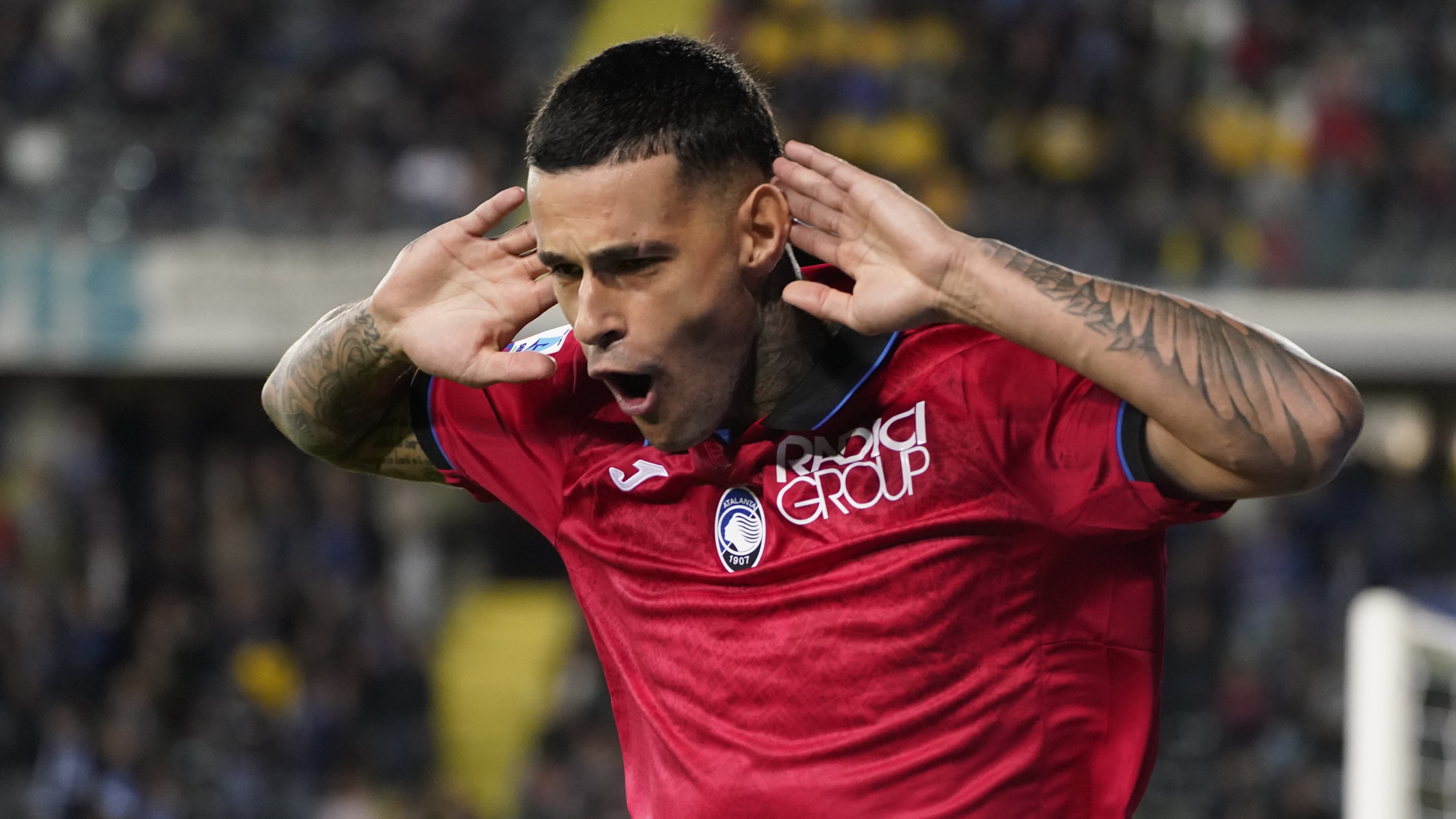 Scamacca abrilhantou vit&oacute;ria f&aacute;cil da Atalanta com um gola&ccedil;o de letra