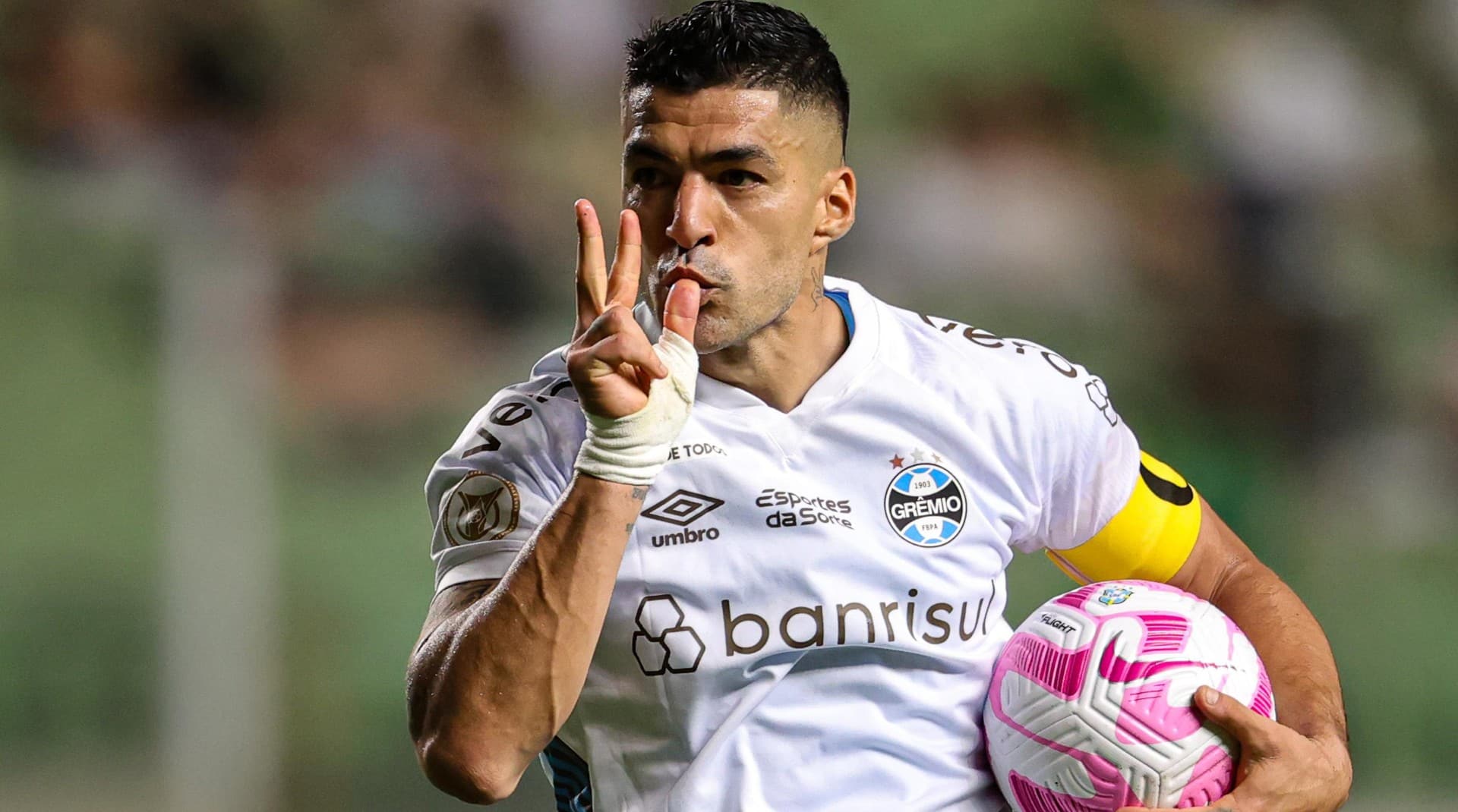 Foram 90 minutos de loucura e tr&ecirc;s viradas, at&eacute; que o Gr&ecirc;mio fizesse 4&times;3 no Am&eacute;rica