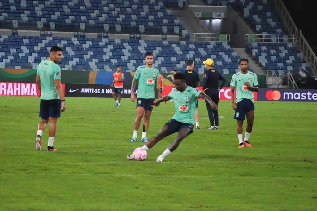 Com Vini Jr de volta, Diniz esbo&ccedil;a Sele&ccedil;&atilde;o Brasileira com quarteto ofensivo para encarar a Venezuela