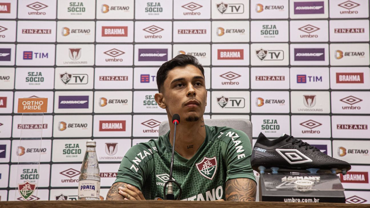 Afastado desde maio, Vitor Mendes se despede do Fluminense e se diz arrependido de &ldquo;erros do passado&rdquo;