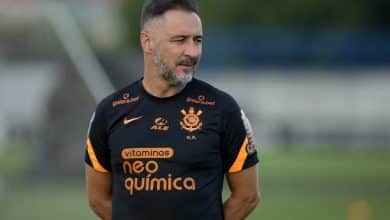 Saiba quanto o Corinthians vai economizar com vit&oacute;ria na Justi&ccedil;a contra auxiliar de V&iacute;tor Pereira