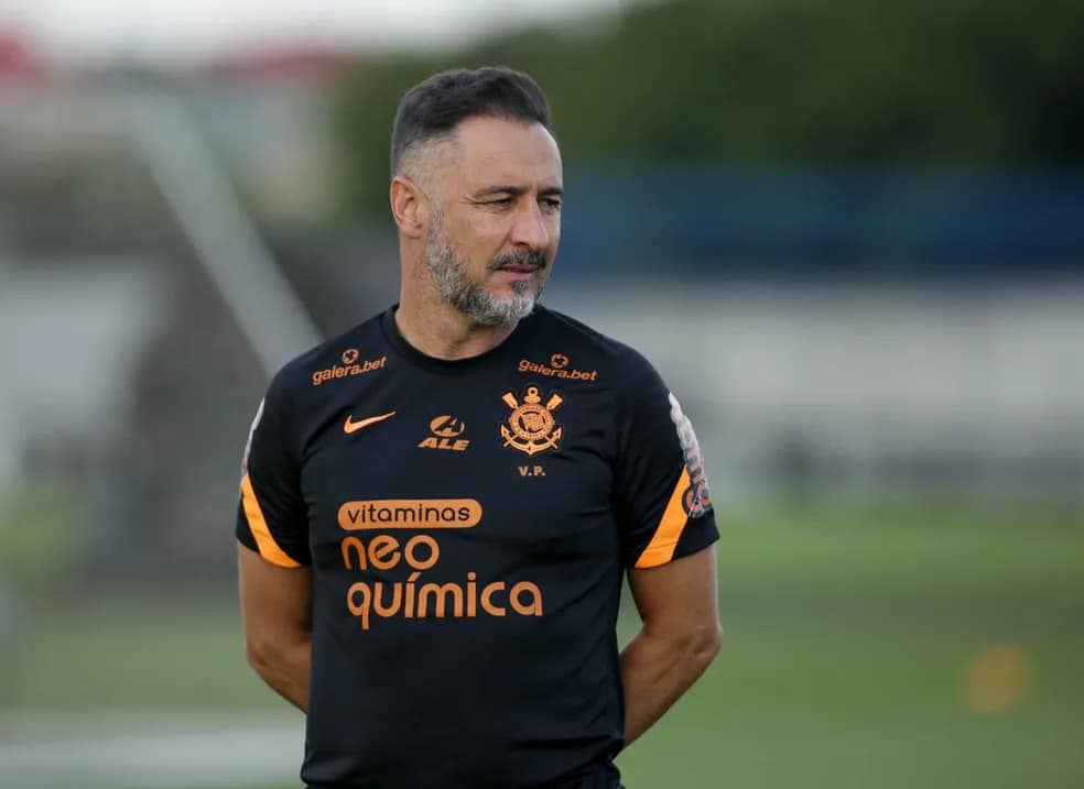V&iacute;tor Pereira teve uma sa&iacute;da conturbada no Corinthians Foto: (Rodrigo Coca/Ag Corinthians)