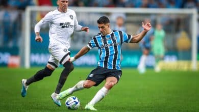 H&aacute; um turno, Botafogo e Gr&ecirc;mio eram distantes; hoje, Tricolor amea&ccedil;a um Glorioso em pane
