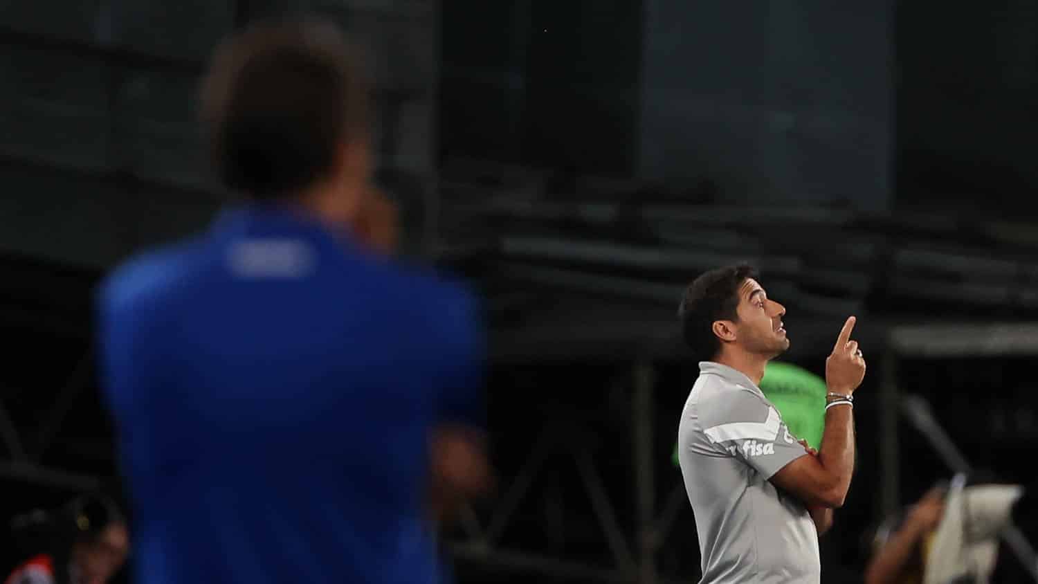 Abel explica mudan&ccedil;a, revela papo com Textor e define vit&oacute;ria do Palmeiras como &ldquo;m&aacute;gica&rdquo;