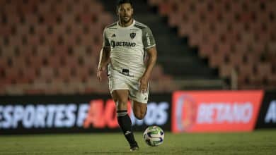 &lsquo;Do Brasil estou cansado. Mais um m&ecirc;s aqui e vou embora&rsquo;, desabafa Hulk, revoltado com a arbitragem
