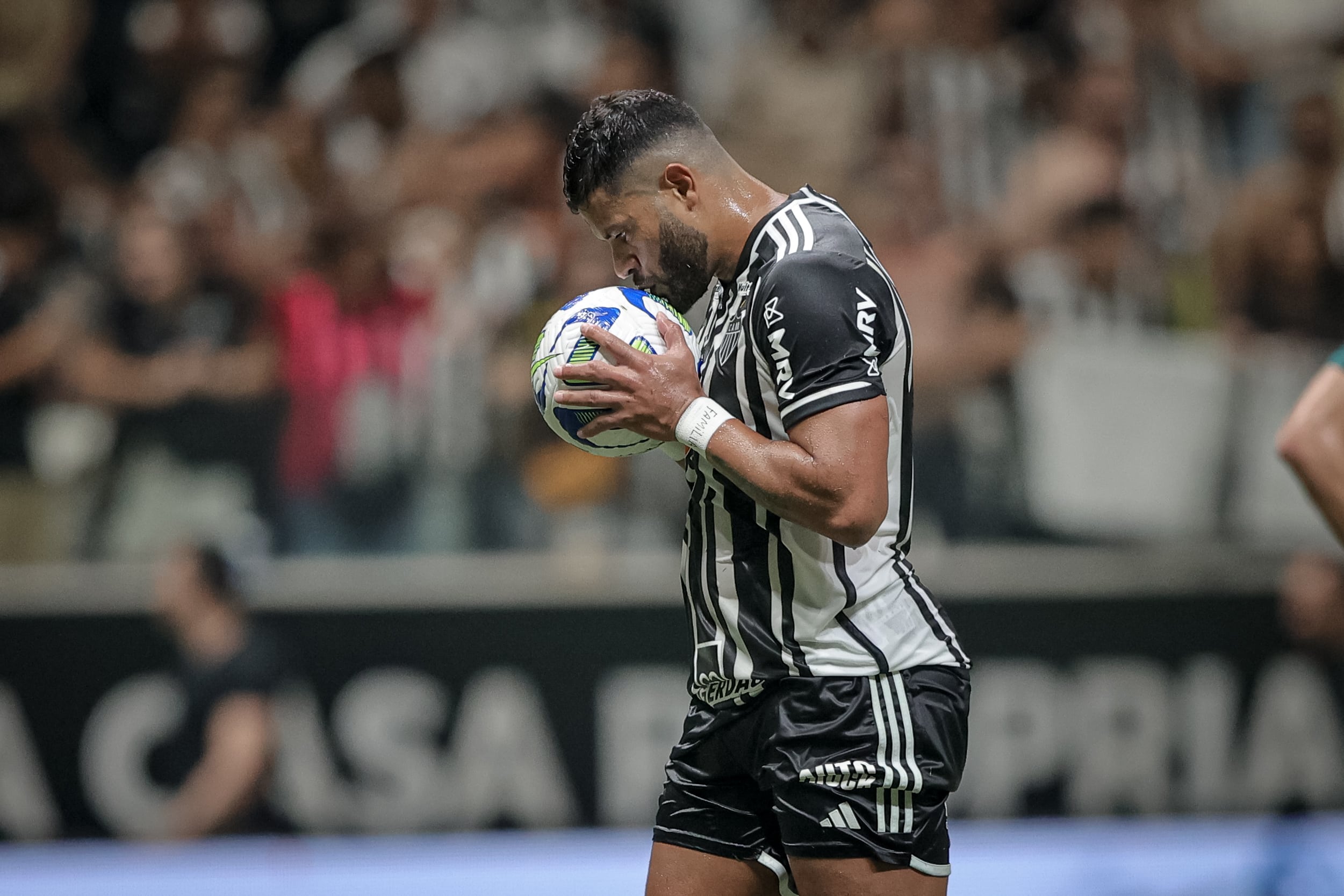 Hulk escolheu marcar o seu gol 400 na carreira em uma partida que s&oacute; n&atilde;o fez chover pelo Atl&eacute;tico-MG