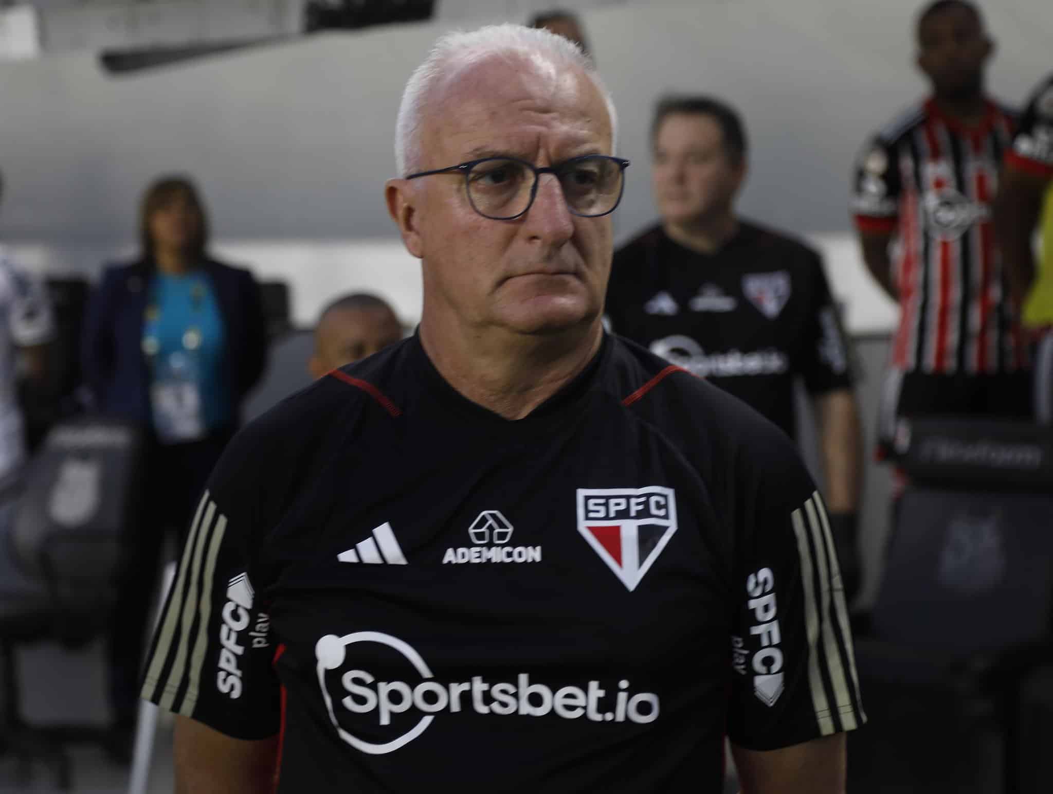 Dorival revela insatisfa&ccedil;&atilde;o com campanha no Brasileir&atilde;o e avisa: S&atilde;o Paulo n&atilde;o est&aacute; de f&eacute;rias