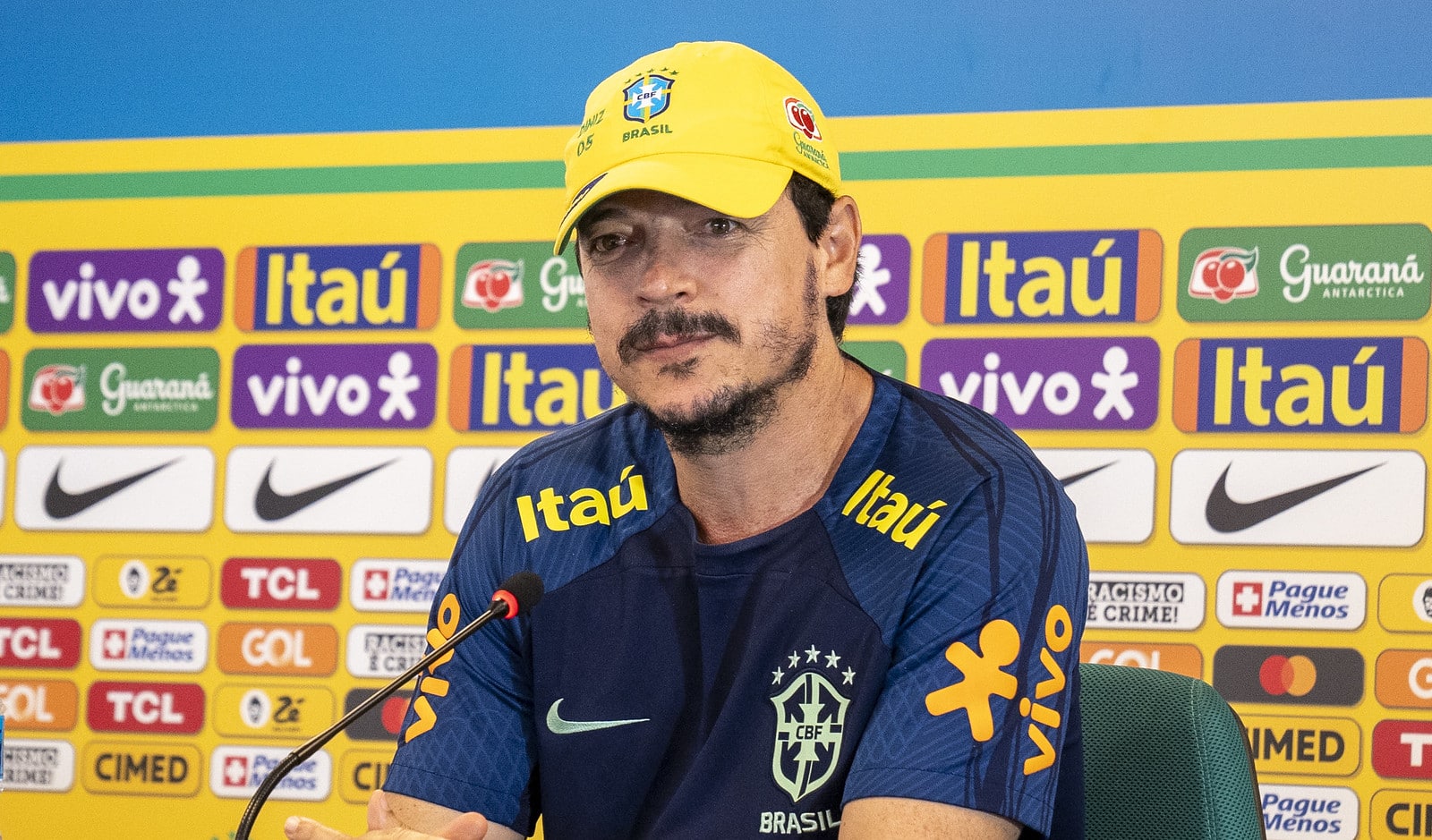 Sem Neymar, Diniz explica como quer aproveitar Rodrygo e Vini Jr na Sele&ccedil;&atilde;o e descarta busca por protagonista