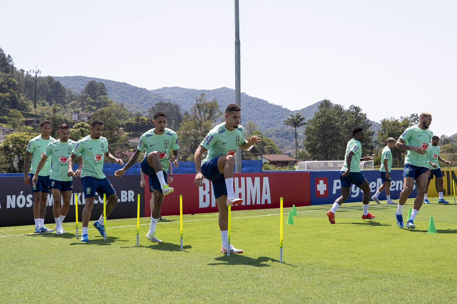 Cedo para se animar? Jesus vai a campo no &uacute;ltimo treino do Brasil, mas n&atilde;o viaja para a Col&ocirc;mbia