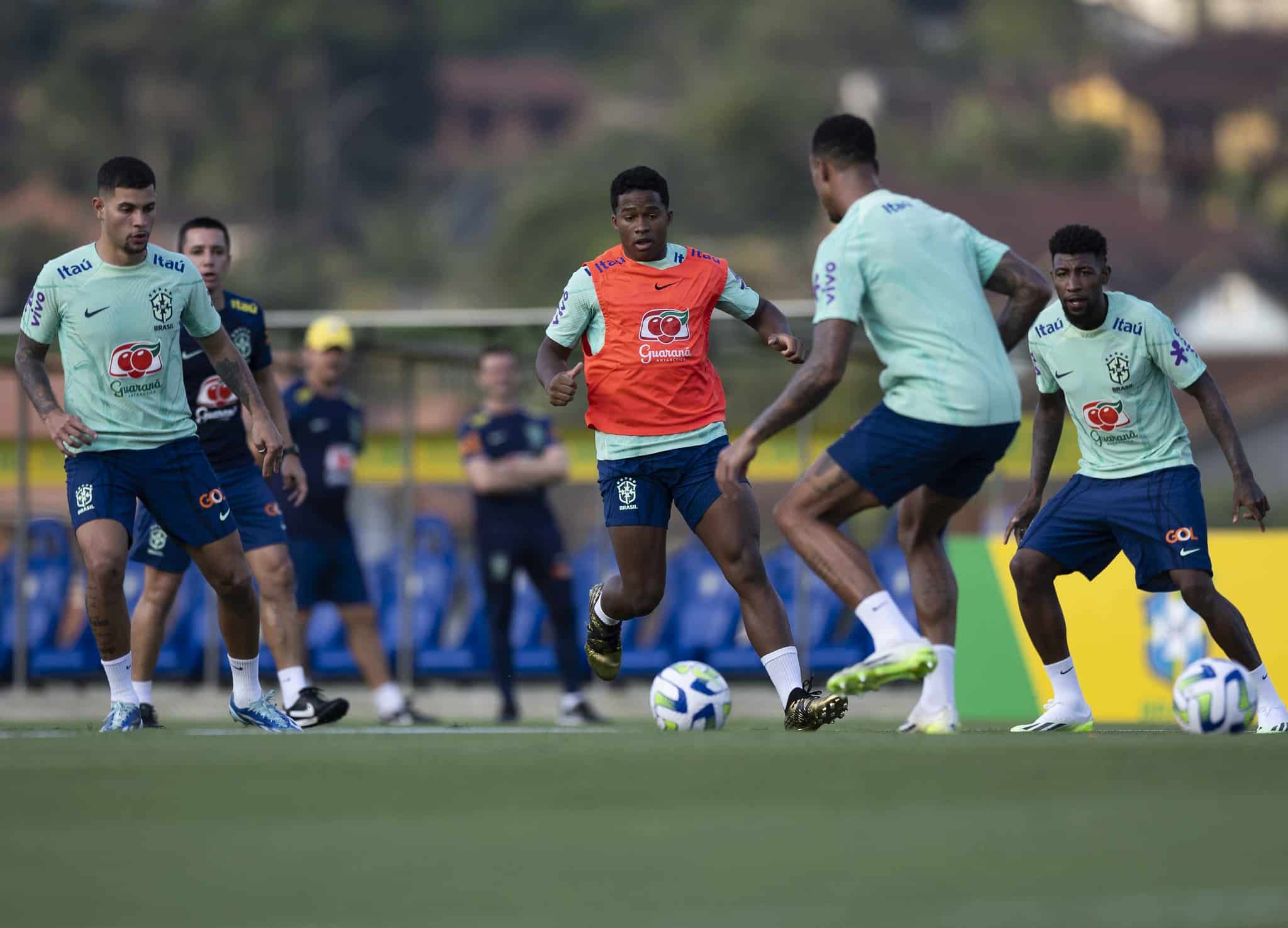 O encontro de Endrick com Messi evoca um inevit&aacute;vel olhar de continuidade e passagem de bast&atilde;o
