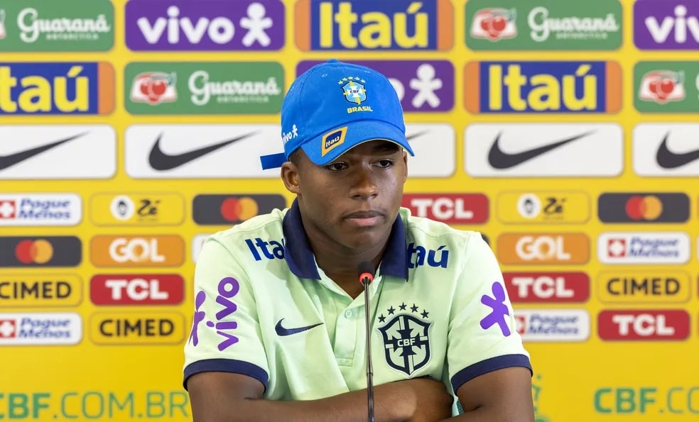 Endrick v&ecirc; m&atilde;e como exemplo para superar cr&iacute;ticas e fazer hist&oacute;ria na Sele&ccedil;&atilde;o Brasileira
