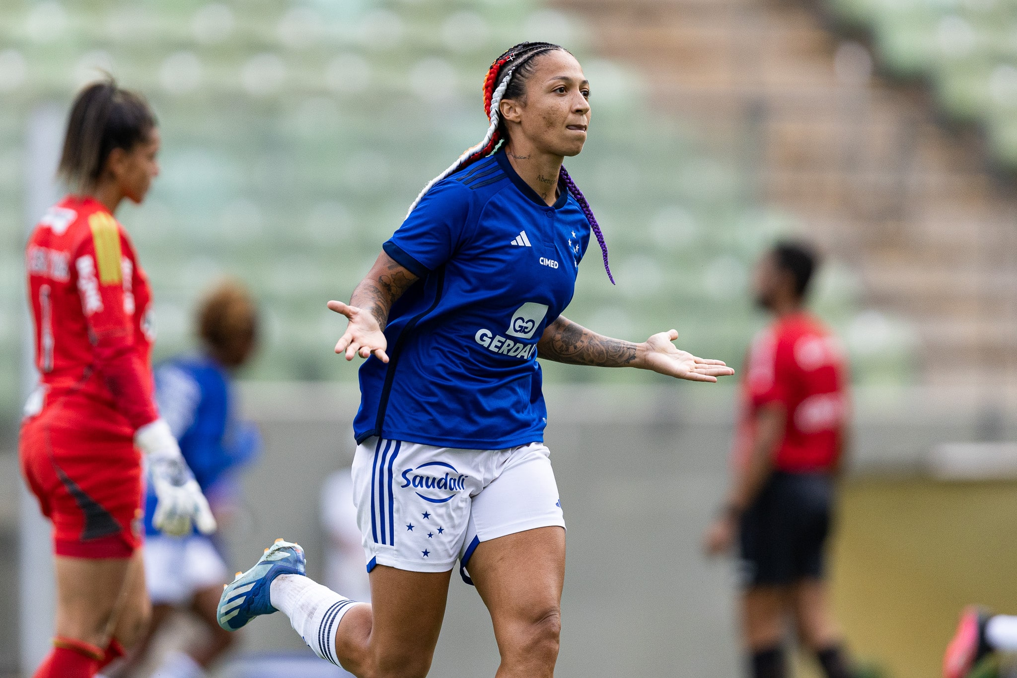 Cruzeiro encerra reinado do Atl&eacute;tico-MG no Mineiro Feminino com direito a gol de artilheira e final dram&aacute;tico