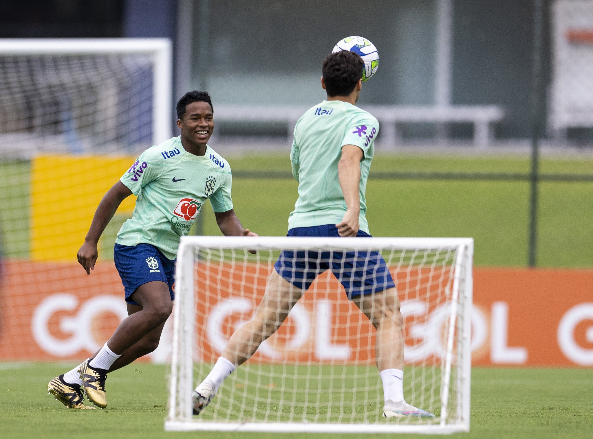 Entrevista de Endrick mostra que jogar futebol &eacute; apenas mais um dos talentos fora do comum do atleta do Palmeiras