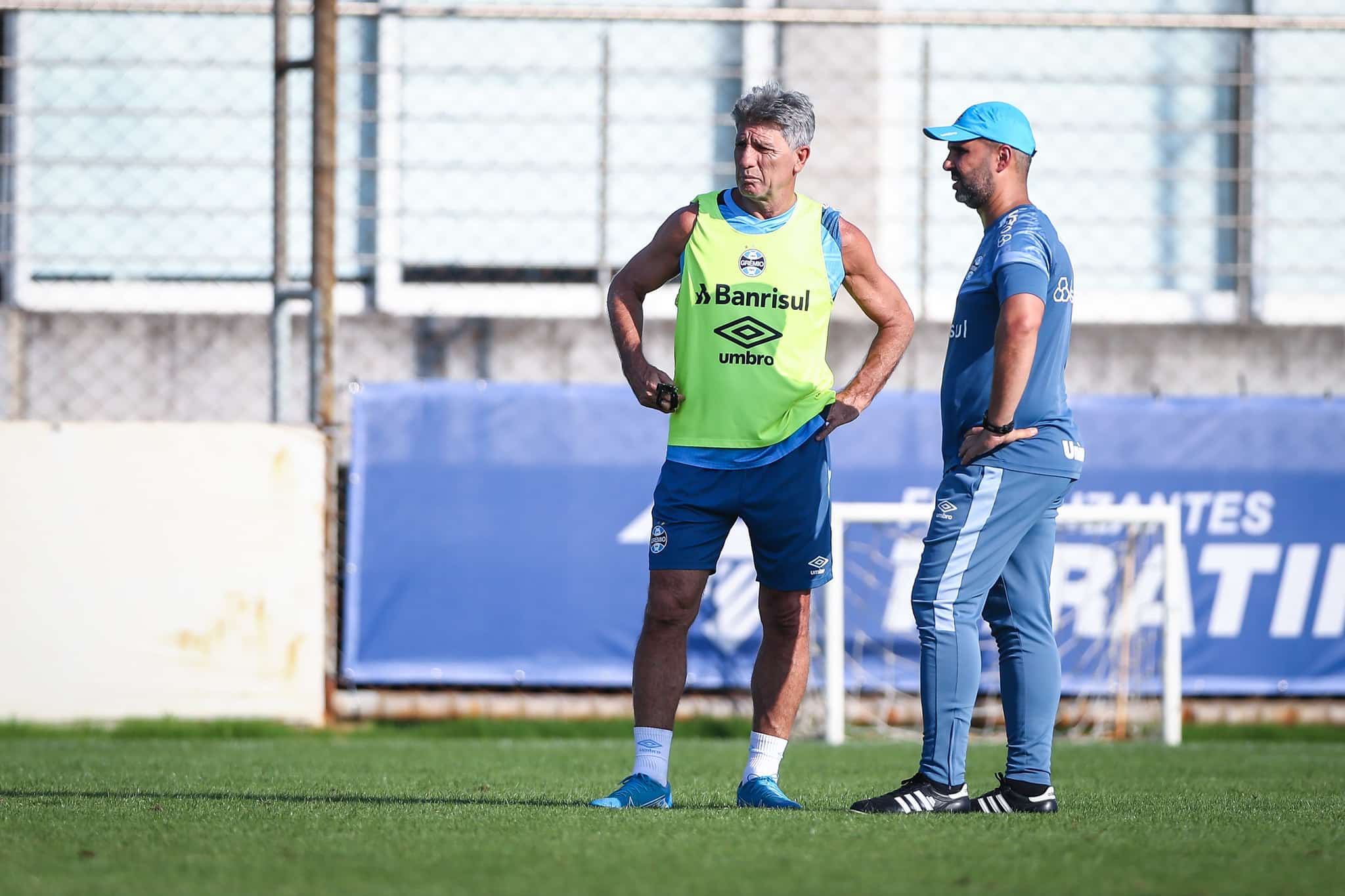 Renato Ga&uacute;cho recebe um esfacelado (ou quase isso) Gr&ecirc;mio para montar como der na volta da Data Fifa