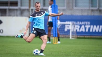 Retorno de Rodrigo Ely abre precedente para Renato e pode mudar esquema do Gr&ecirc;mio