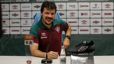 Diniz elogia Fluminense, mas segue filosofia antes do Mundial: o time nunca est&aacute; pronto