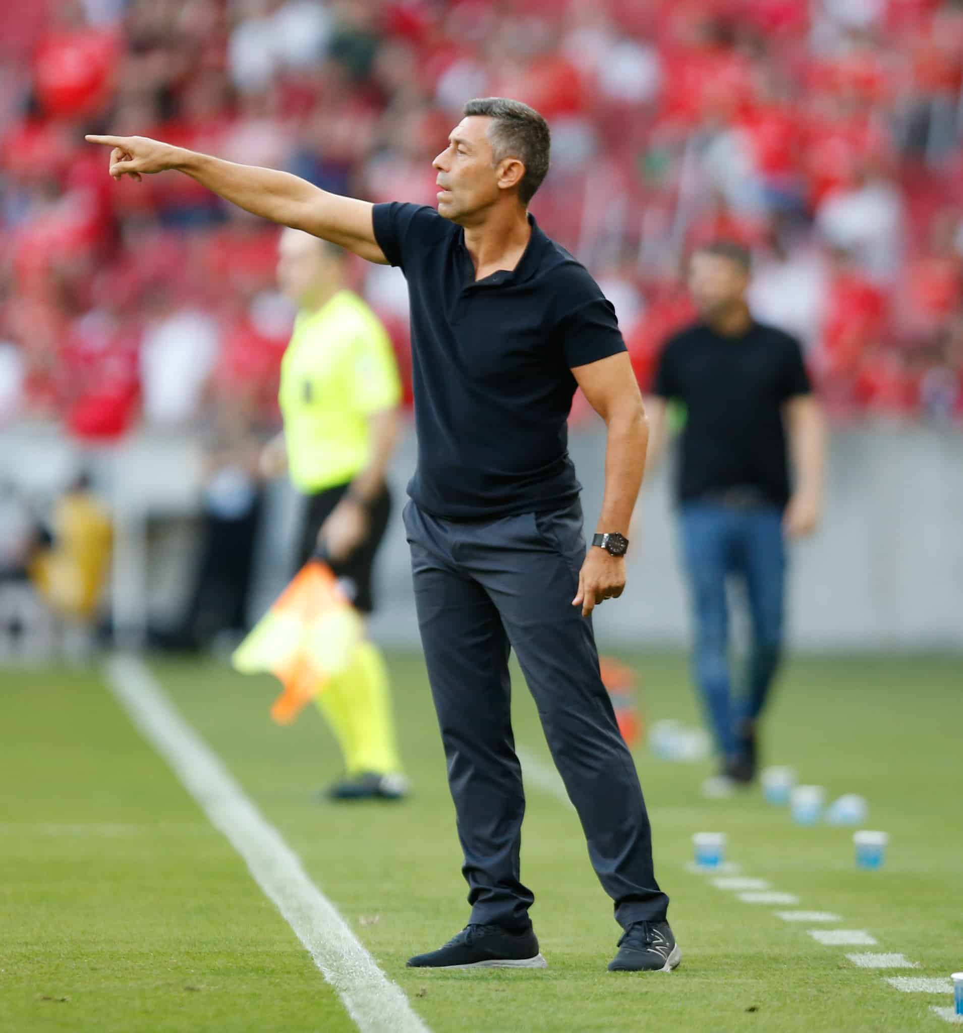 Pedro Caixinha se defende citando Las Vegas ap&oacute;s nova derrota do Bragantino