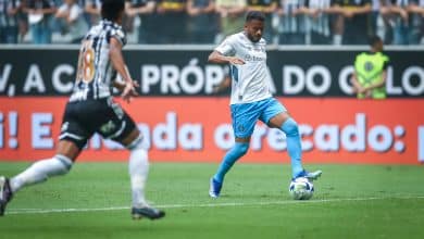 &lsquo;Avenida Reinaldo&rsquo; &eacute; um dos tantos problemas defensivos do Gr&ecirc;mio