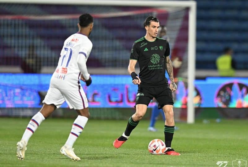 Em ritmo de treino, Al-Ahli dá show e goleia o Abha por 6 x 0 no Campeonato Saudita