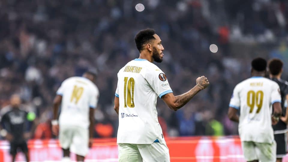 Em um festival de gols, Marseille vence Ajax em jogo divertido no Vélodrome