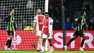 Brighton aproveita a crise em Amsterd&atilde; e afunda mais ainda o Ajax na Liga Europa