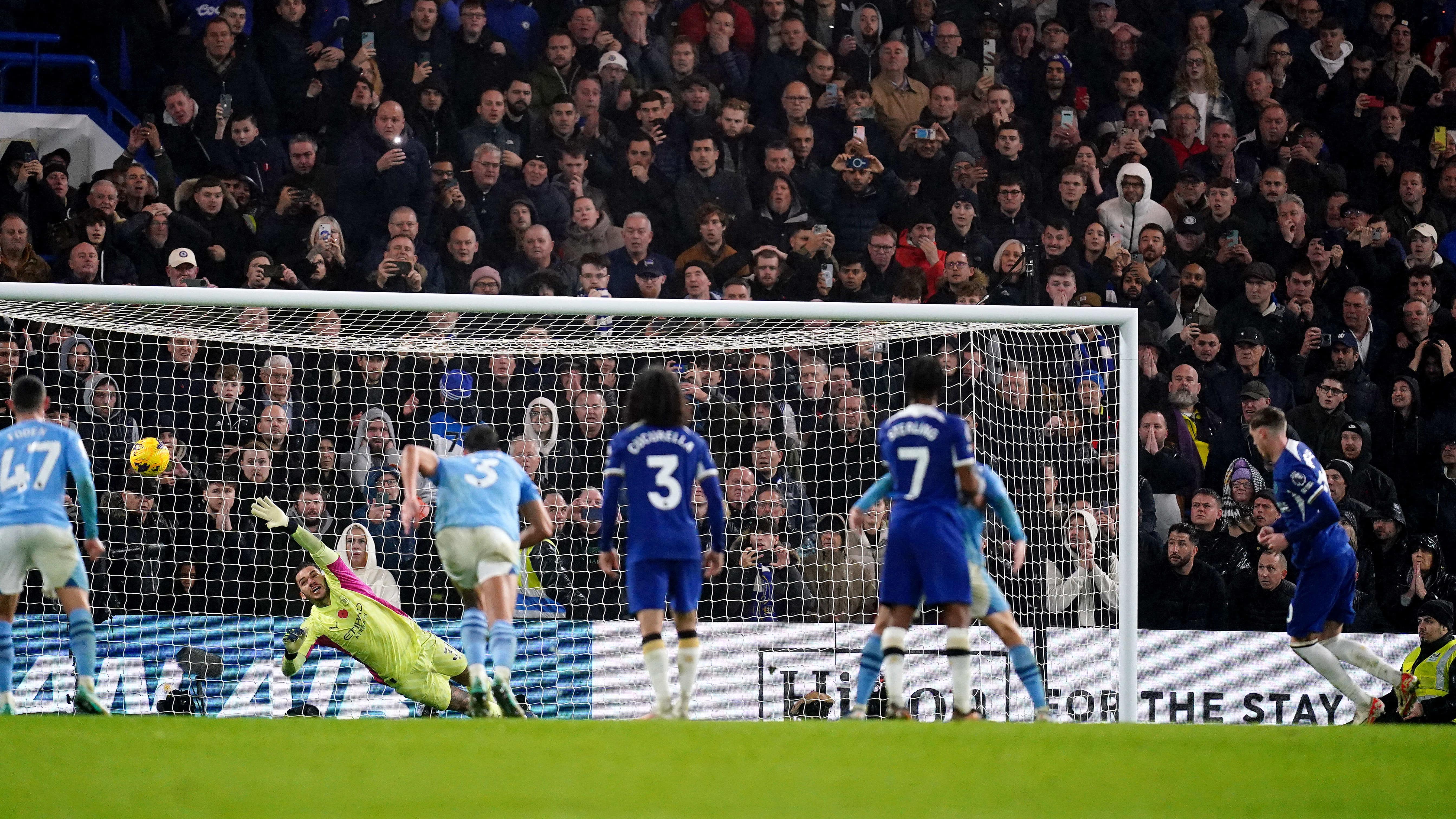 Joga&ccedil;o, chuva, oito gols e lei do ex: Chelsea arranca empate em um &eacute;pico contra o Manchester City