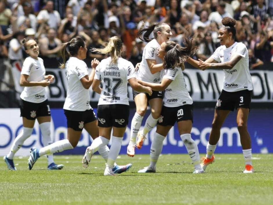 Brabas do Corinthians aplicam goleada impiedosa sobre o Palmeiras e igualam placar hist&oacute;rico do D&eacute;rbi