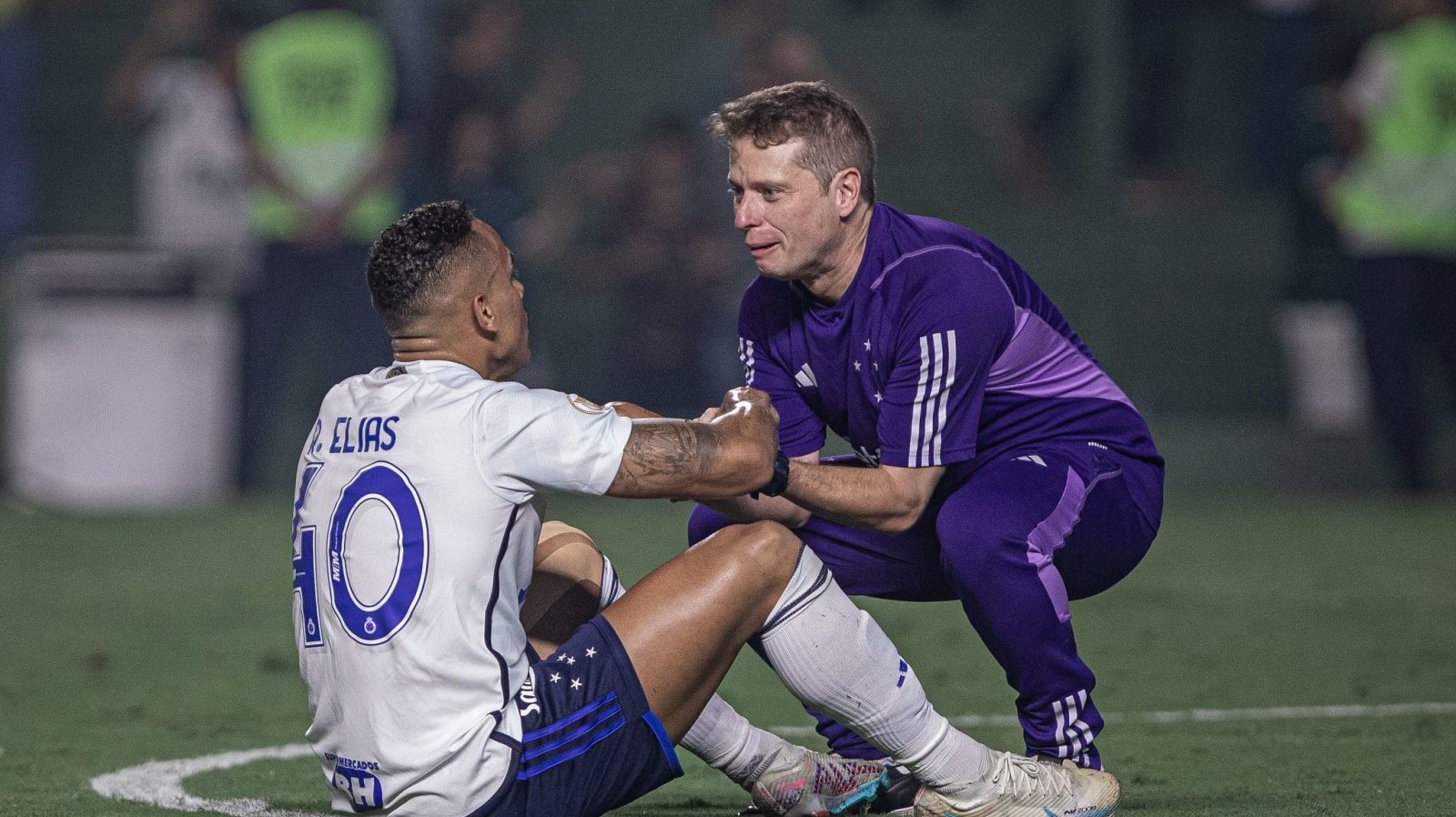 Sem Autuori, Seabra exalta Robert, elogia Japa e defende Wesley ap&oacute;s vit&oacute;ria do Cruzeiro