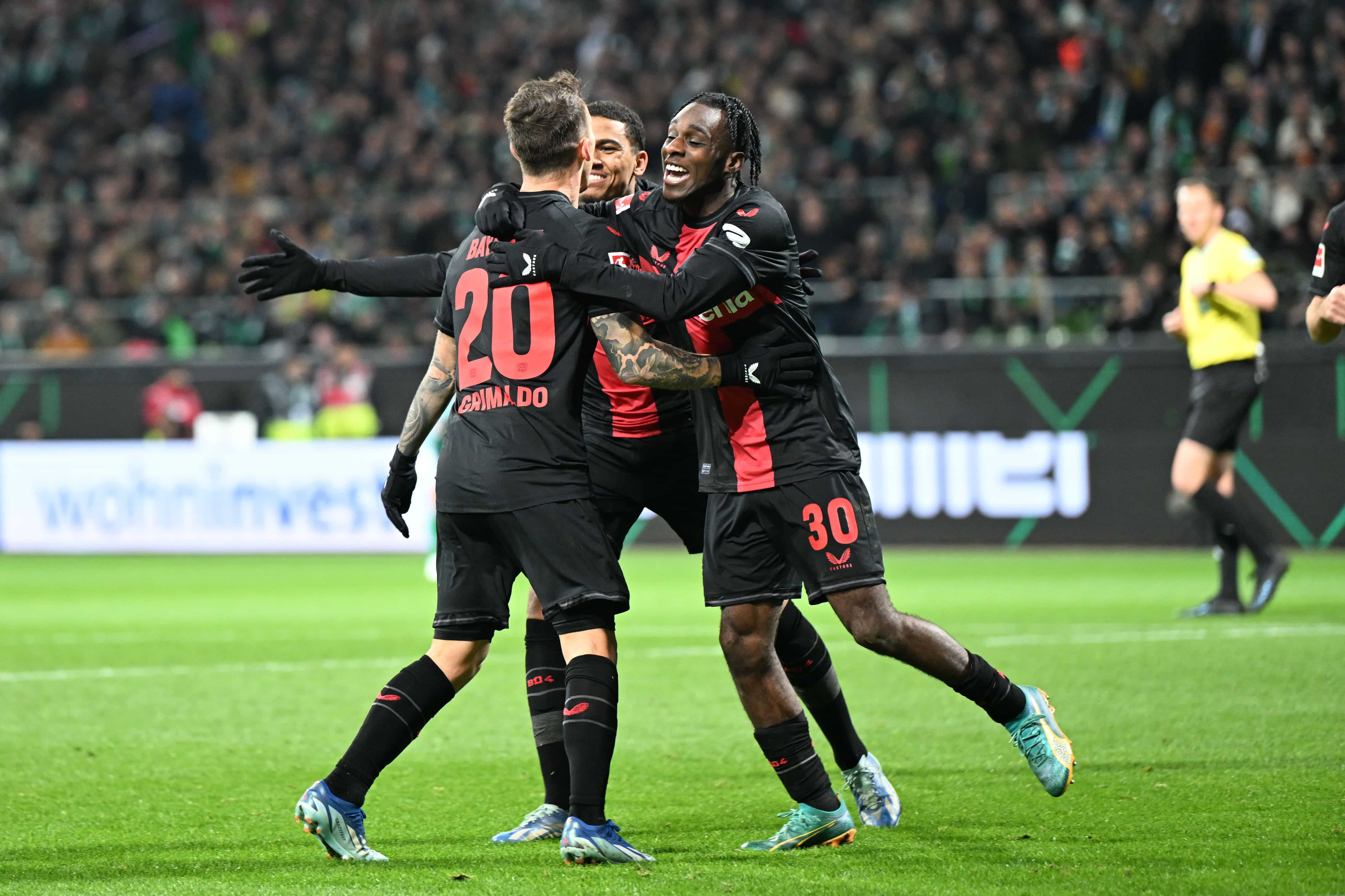 Arrebatador: Leverkusen n&atilde;o d&aacute; chance para o Werder Bremen e emplaca 11&ordf; vit&oacute;ria em 12 jogos