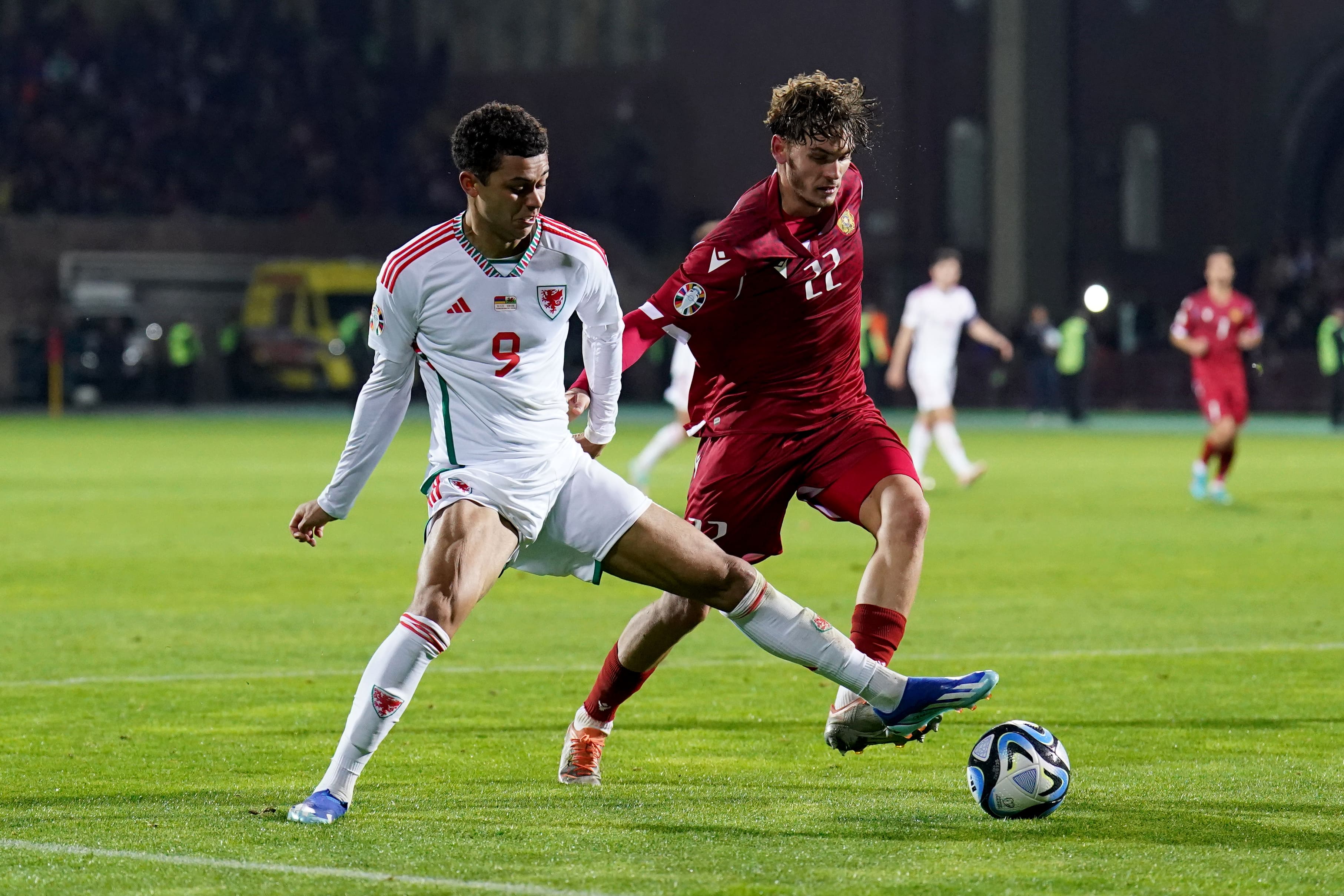 Pa&iacute;s de Gales trope&ccedil;a na Arm&ecirc;nia e pode se complicar na busca por vaga na Eurocopa