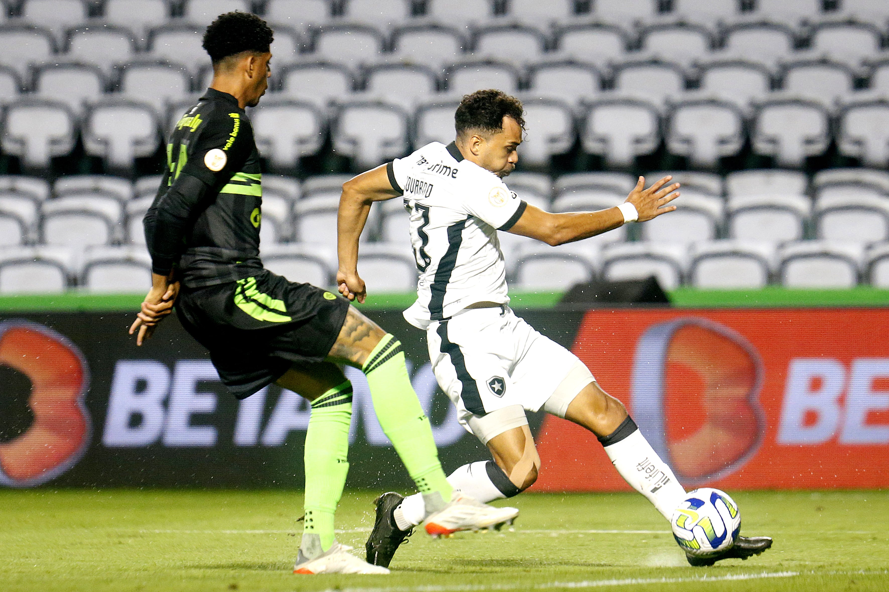 Botafogo mostra que vexame pouco &eacute; bobagem e comete mais um (talvez o pior?) contra o Coritiba