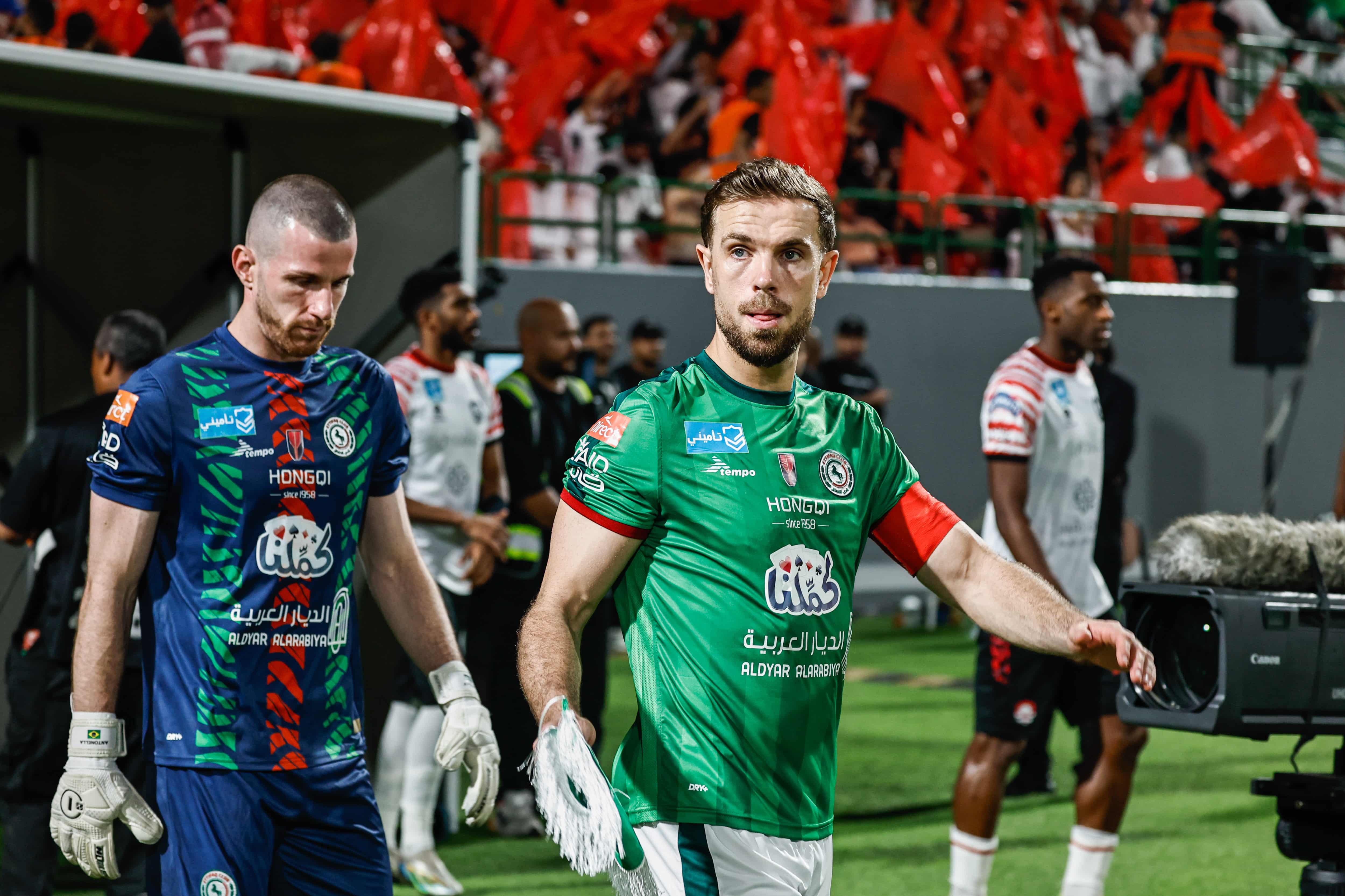 &lsquo;Tapa na cara&rsquo;: &Uacute;nico jogador abertamente gay do Reino Unido n&atilde;o poupa cr&iacute;ticas a ida de Henderson &agrave; Ar&aacute;bia Saudita