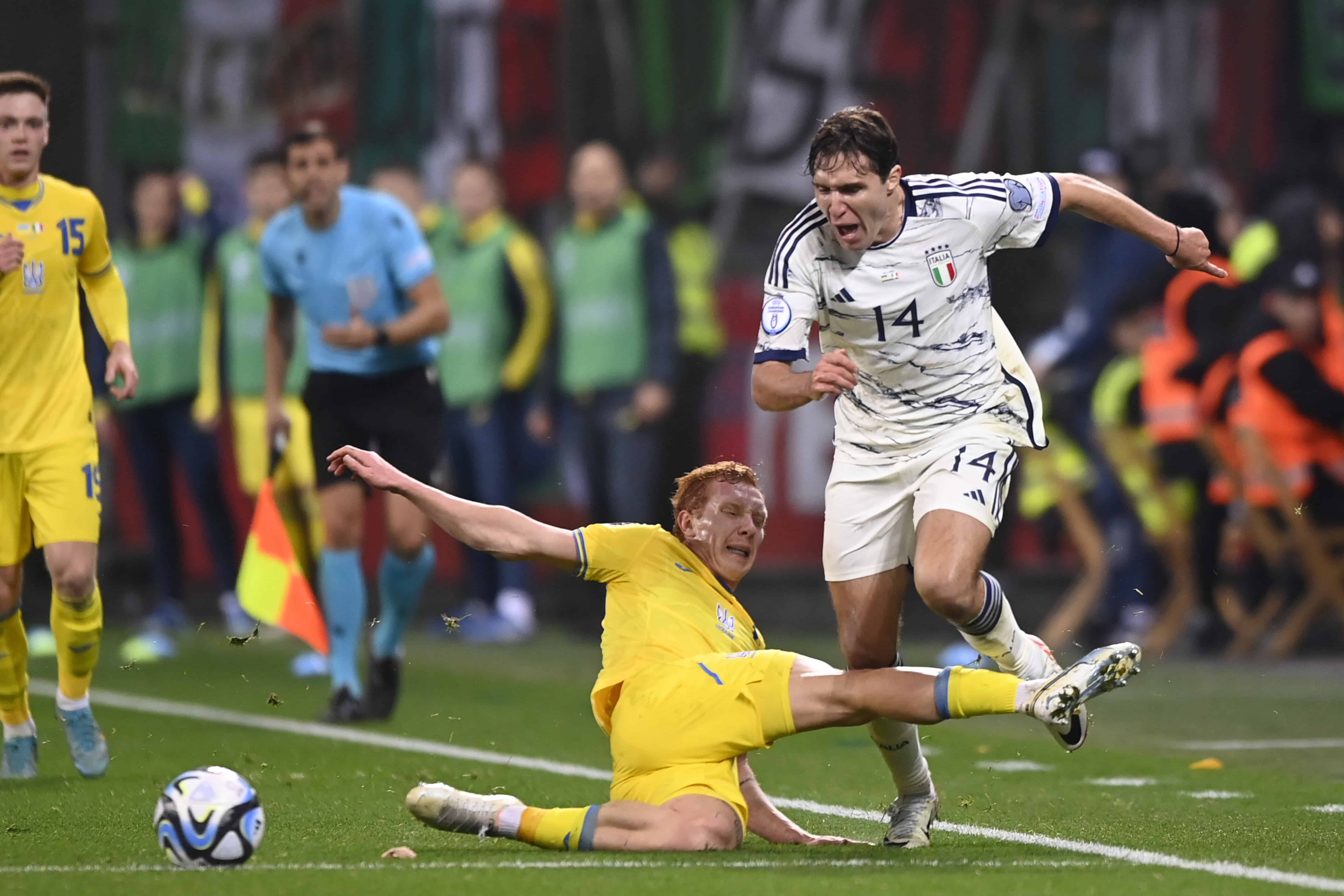 It&aacute;lia leva sustos da Ucr&acirc;nia, mas evita o fantasma da repescagem e fica com vaga na Eurocopa