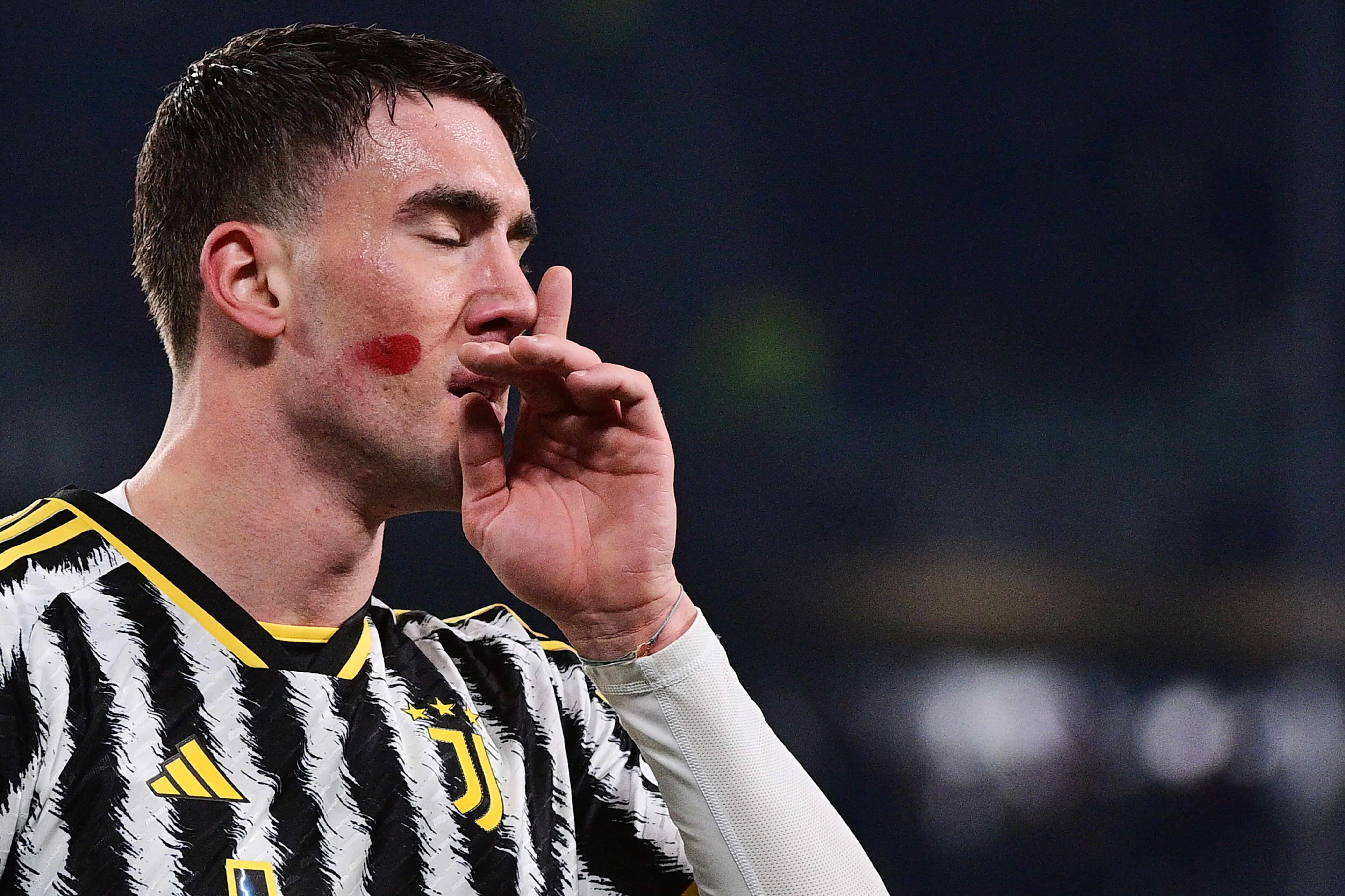 Vlahović encerra jejum de gols e pode voltar a ser amado pela torcida da Juventus (e crucial para o time)