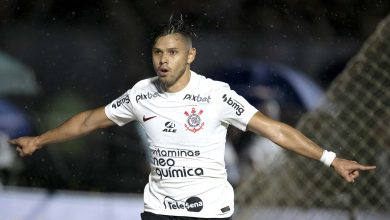 Corinthians faz acordo milion&aacute;rio na Justi&ccedil;a e suspende bloqueio de suas contas por compra de Romero