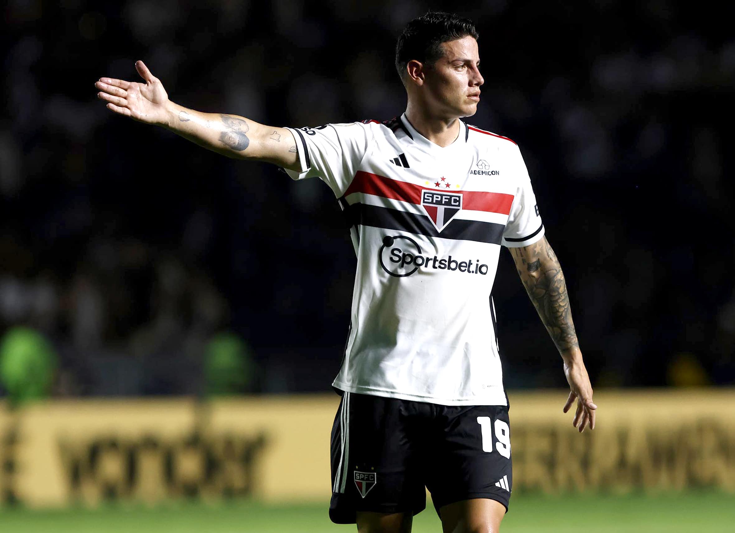 Decep&ccedil;&atilde;o (enorme) em campo, mas &oacute;timo para os neg&oacute;cios: contrata&ccedil;&atilde;o de James rendeu milh&otilde;es ao S&atilde;o Paulo