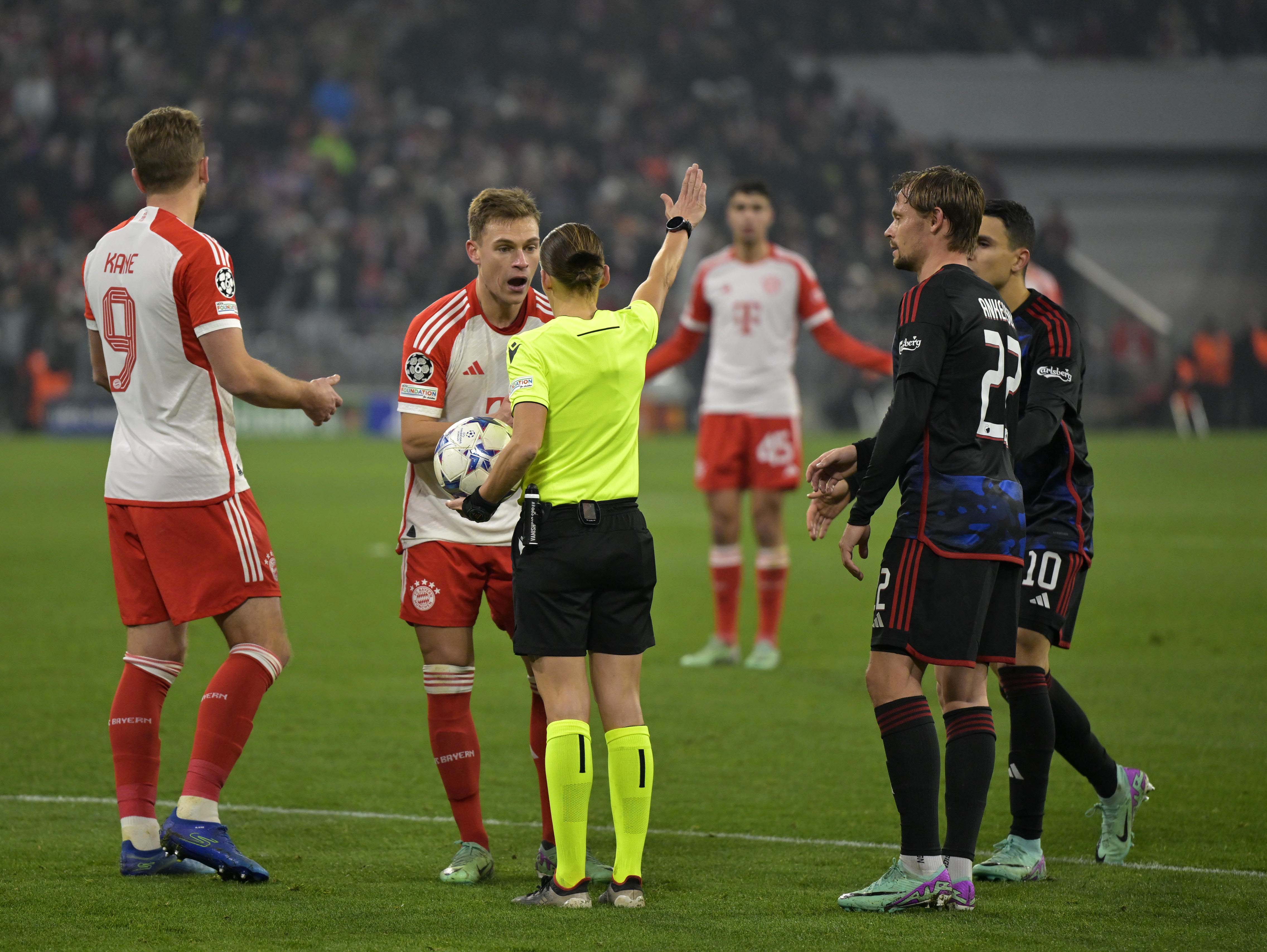 Bayern de Munique fica no zero com o Copenhagen, mas empate &eacute; marcado por nova pol&ecirc;mica na Champions