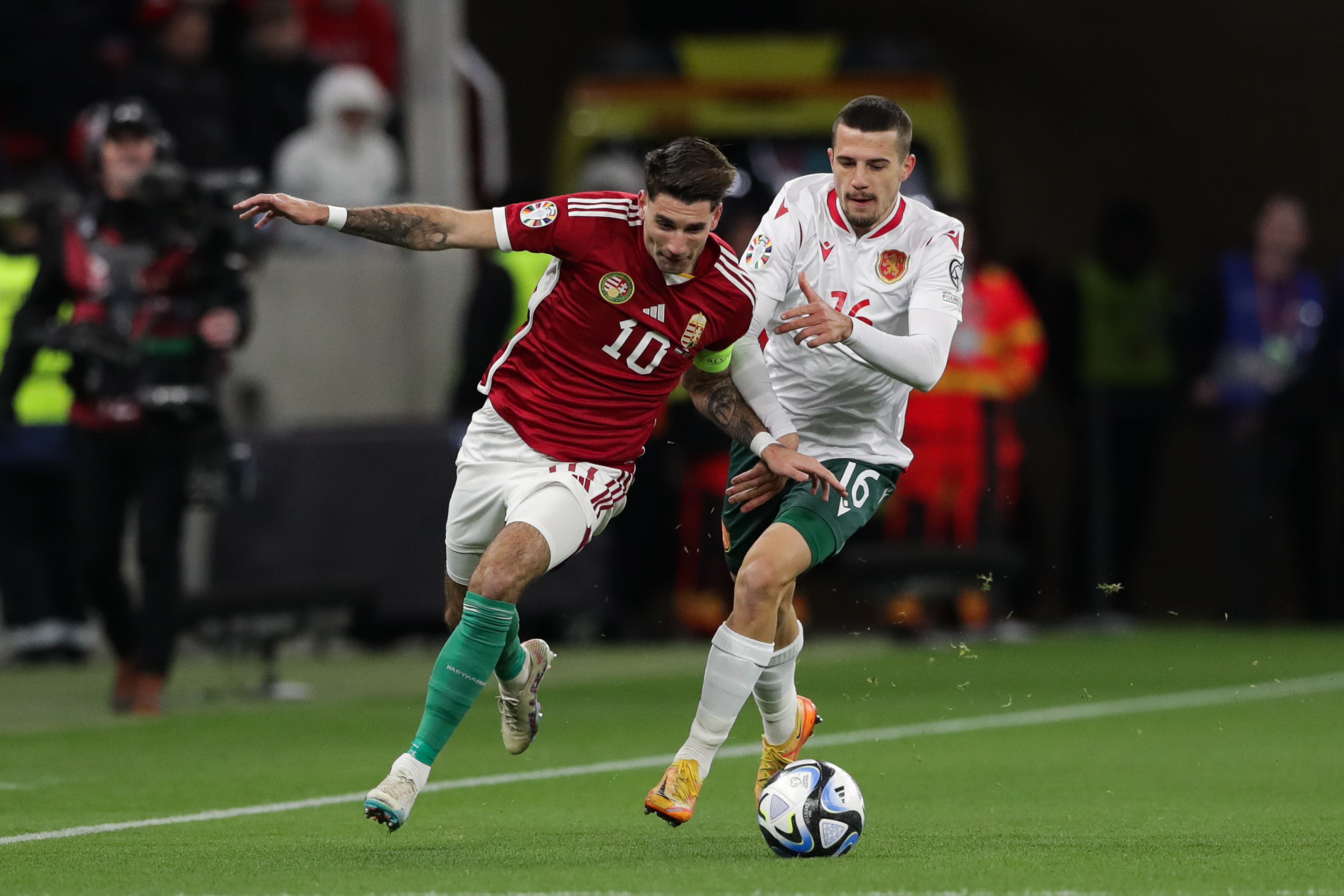 Bulg&aacute;ria x Hungria registra 57 feridos e 33 detidos ap&oacute;s confrontos violentos nos arredores do est&aacute;dio