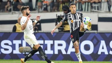 Corinthians e Atl&eacute;tico-MG duelam na tentativa de garantir o que lhes restou da temporada